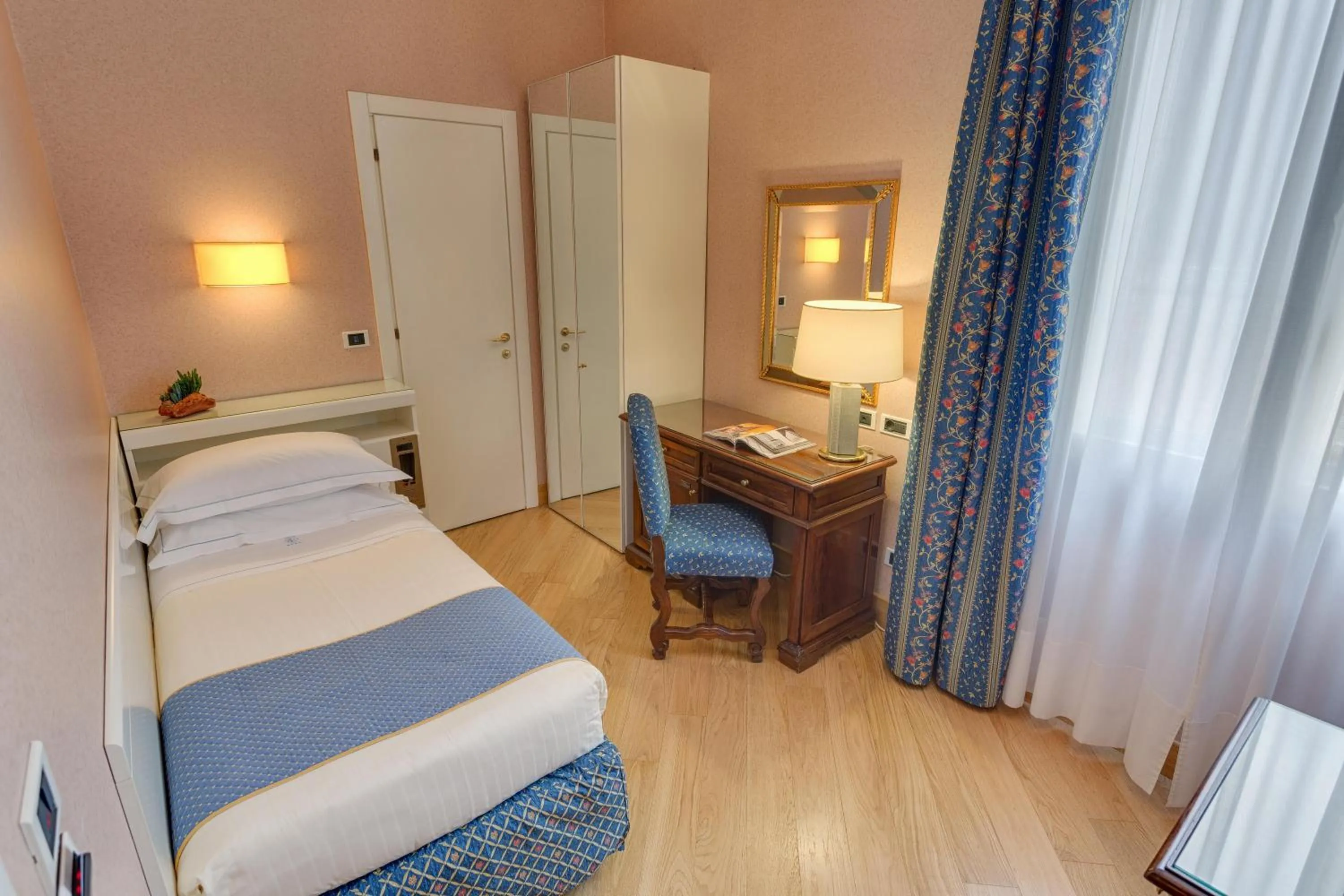 Classic Single Room in Rivoli Boutique Hotel