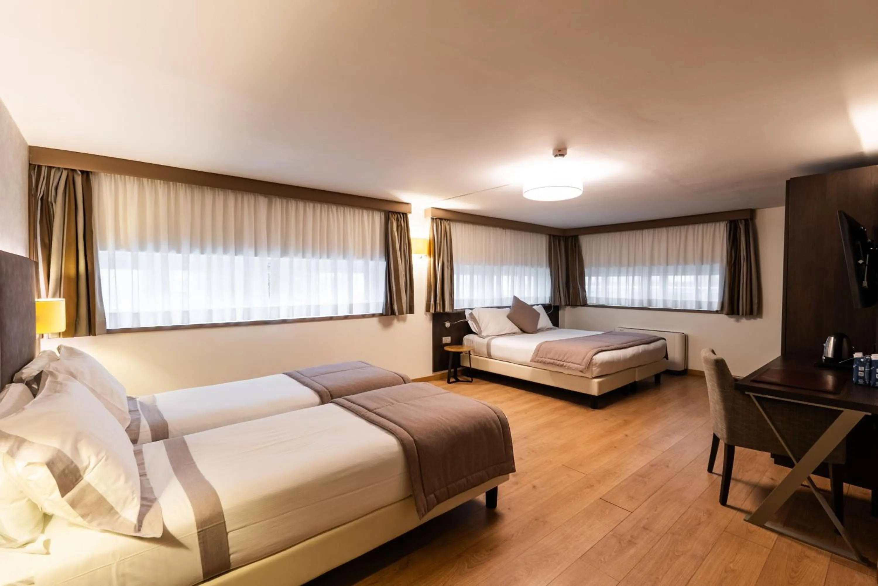 Standard Family Room in Hotel Como