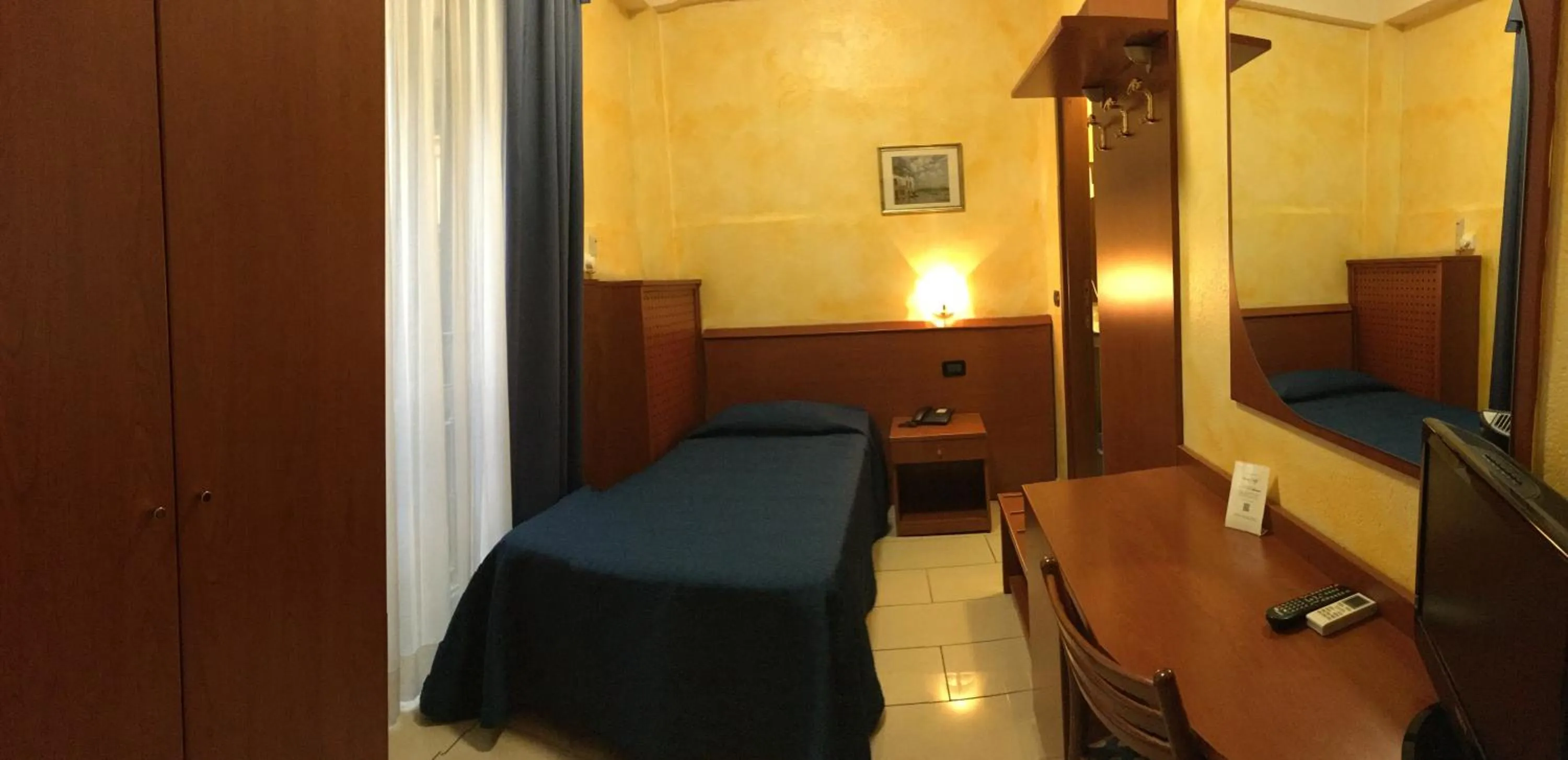 Standard Single Room with Shared Bathroom in Hotel Aurora