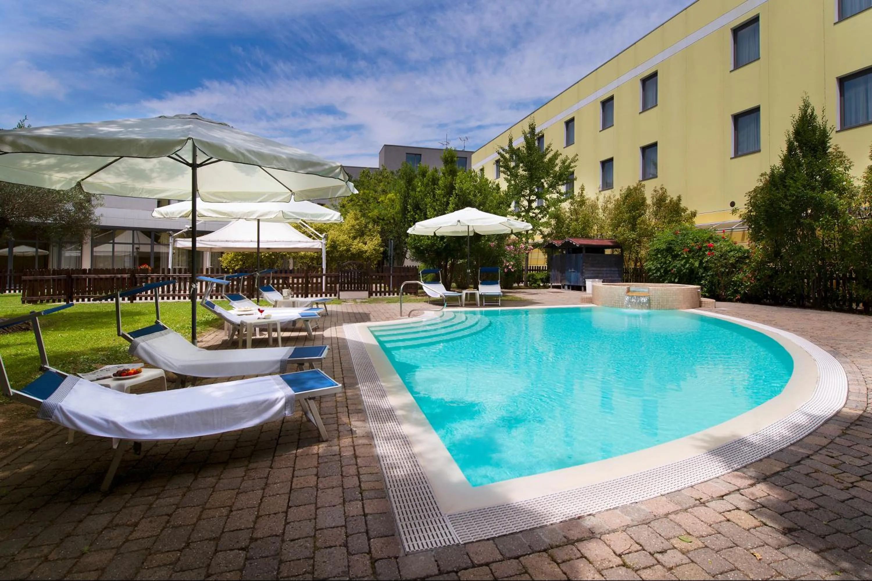 Swimming pool in voco Parma & Congressi by IHG
