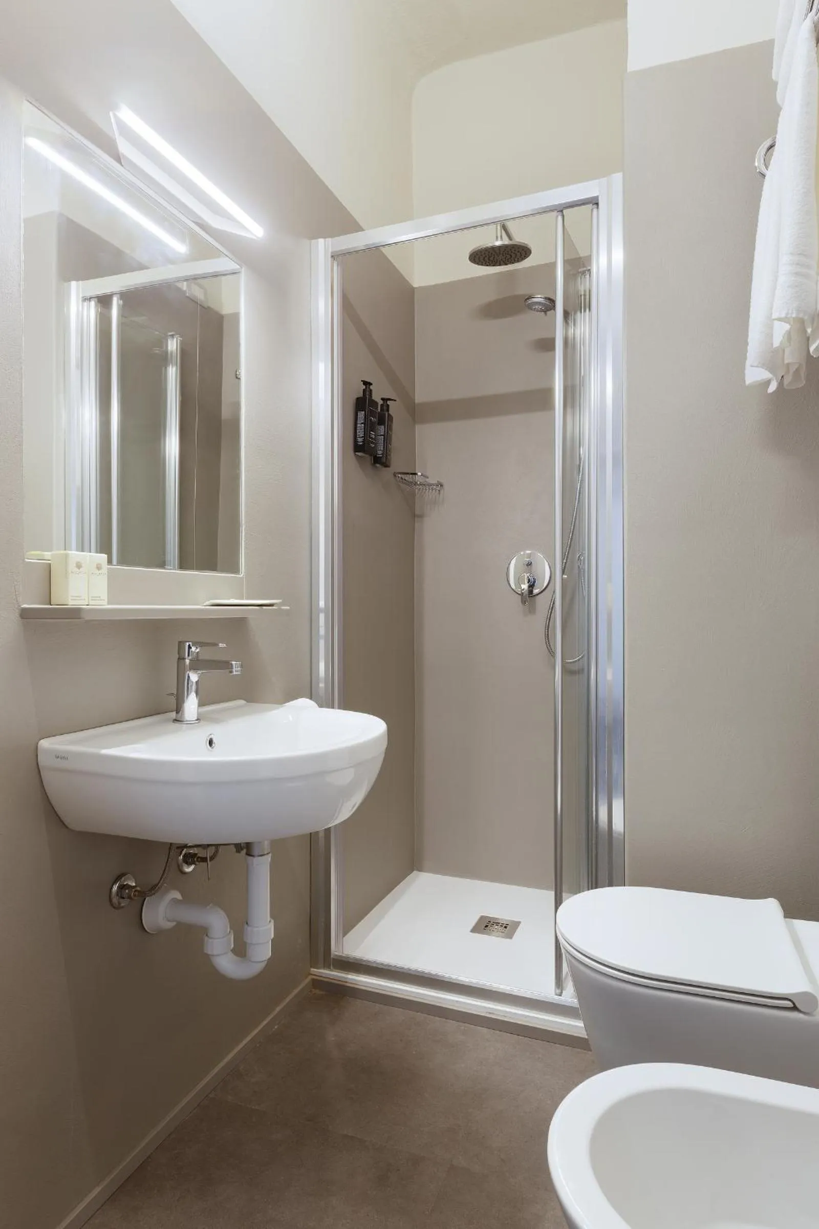 Double or Twin Room in Hotel 22 Marzo