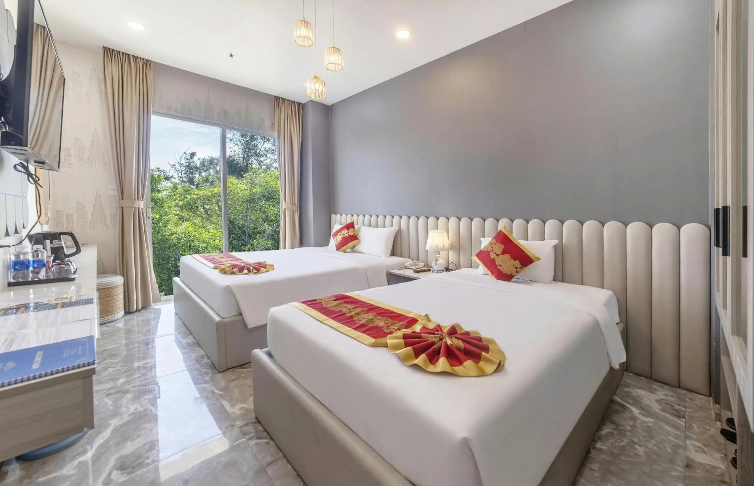 Deluxe Twin Room in Tiffany Hotel & Restaurant