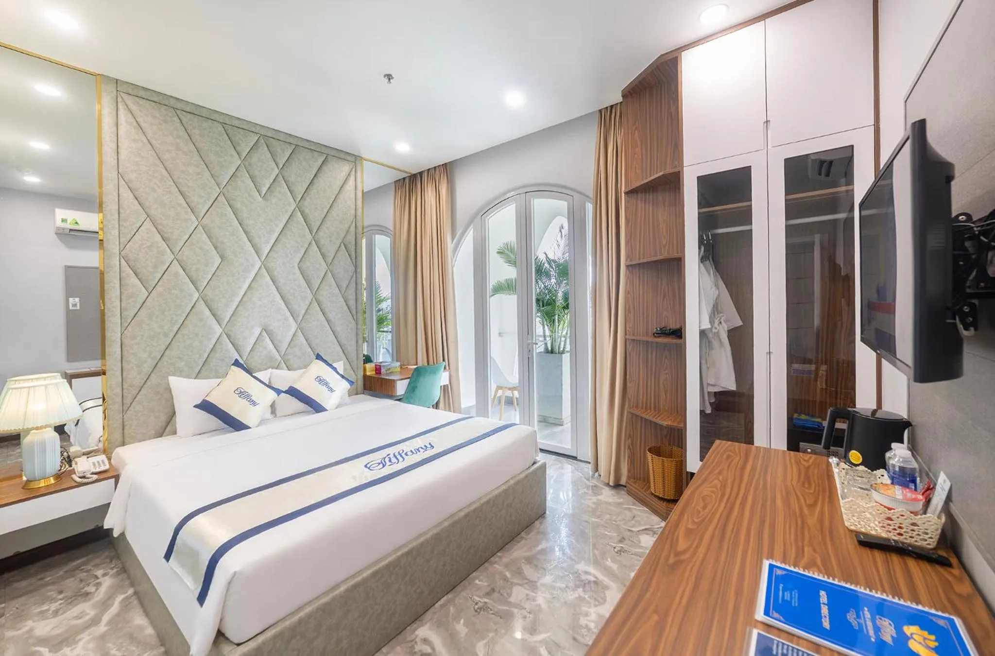 Deluxe Double Room with Balcony in Tiffany Hotel & Restaurant