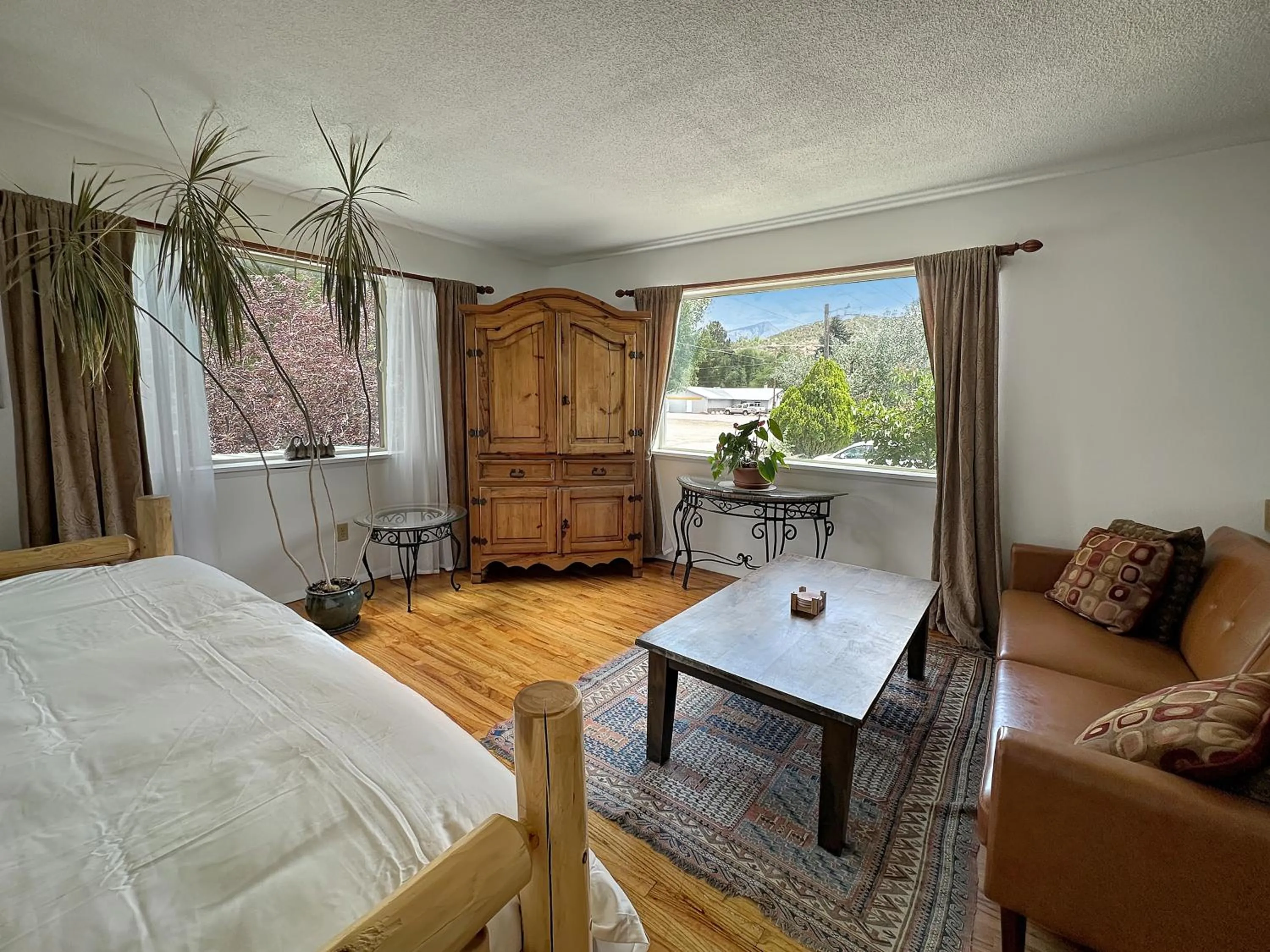 Two-Bedroom Apartment with Garden View in Rocky Mountain Inn
