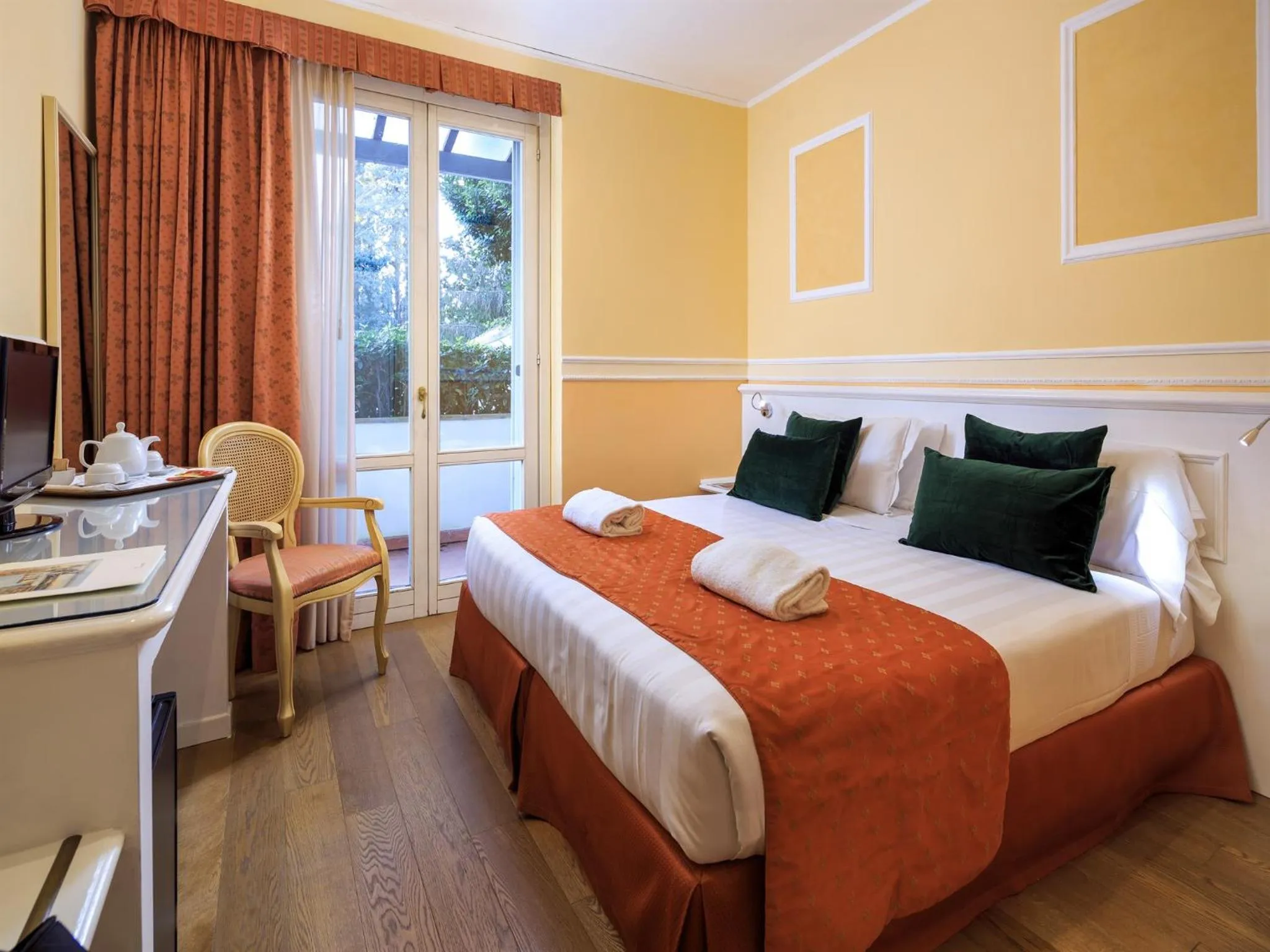 Basic Double or Twin Room - single occupancy - Annex in Hotel Villa Carlotta