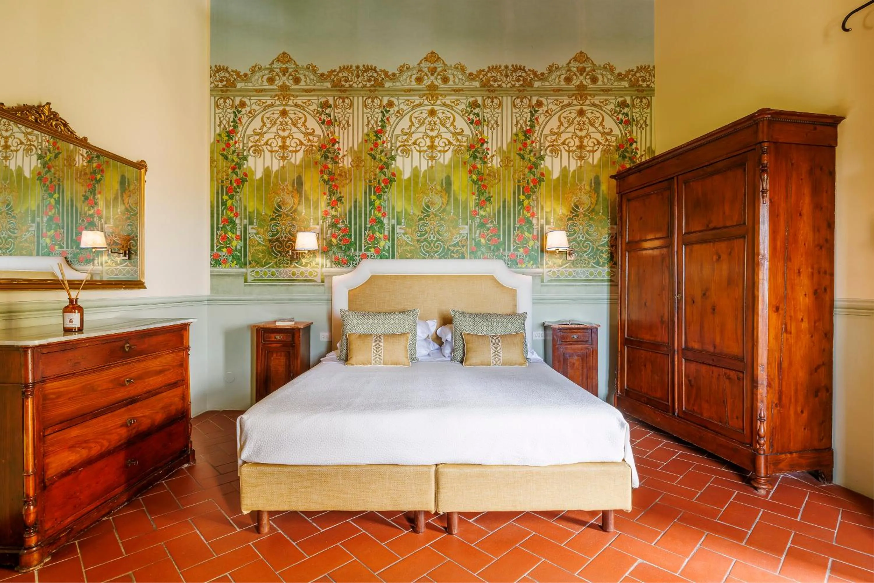 Superior Double Room with Patio in Borgo Vescine