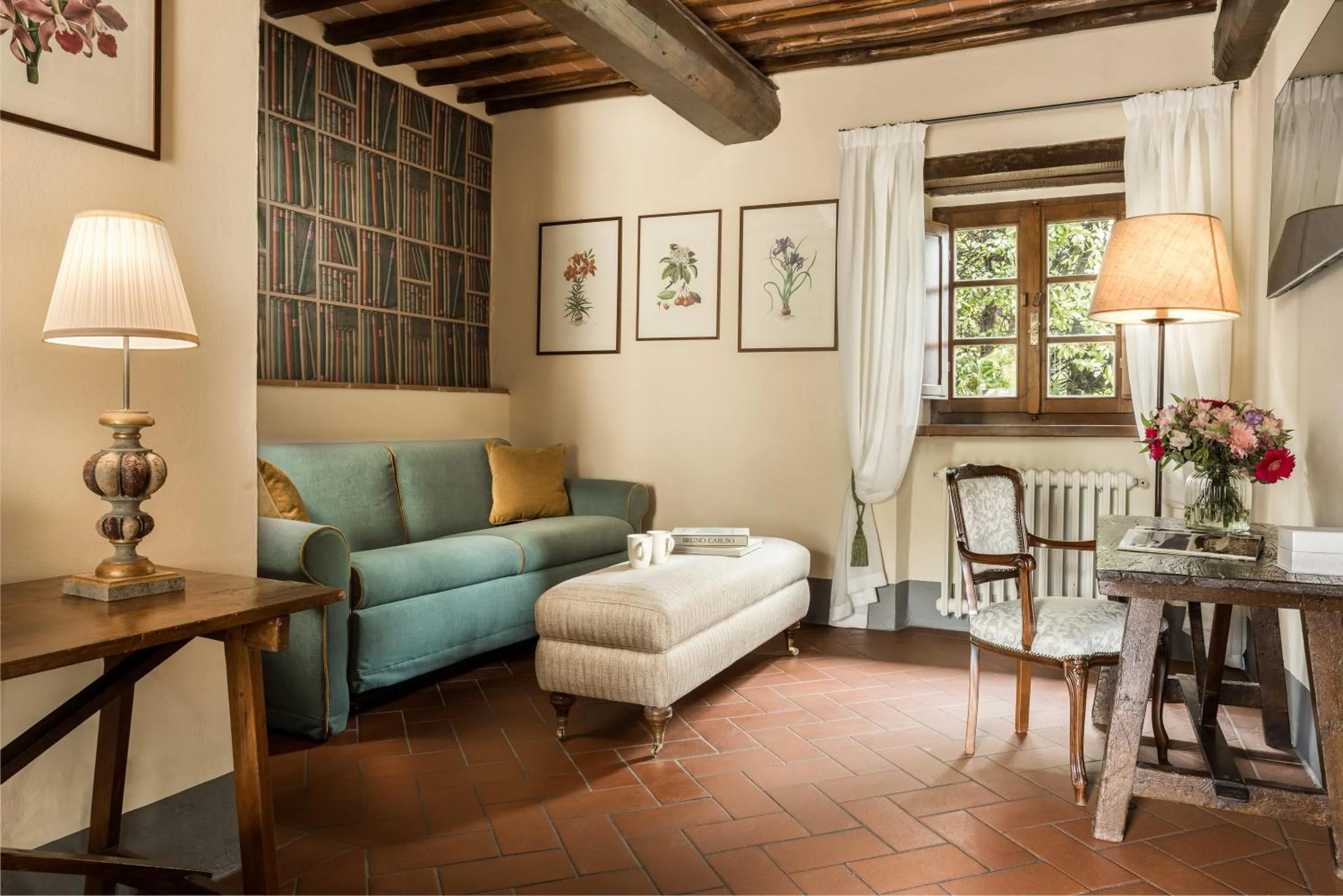 Suite with Terrace in Borgo Vescine