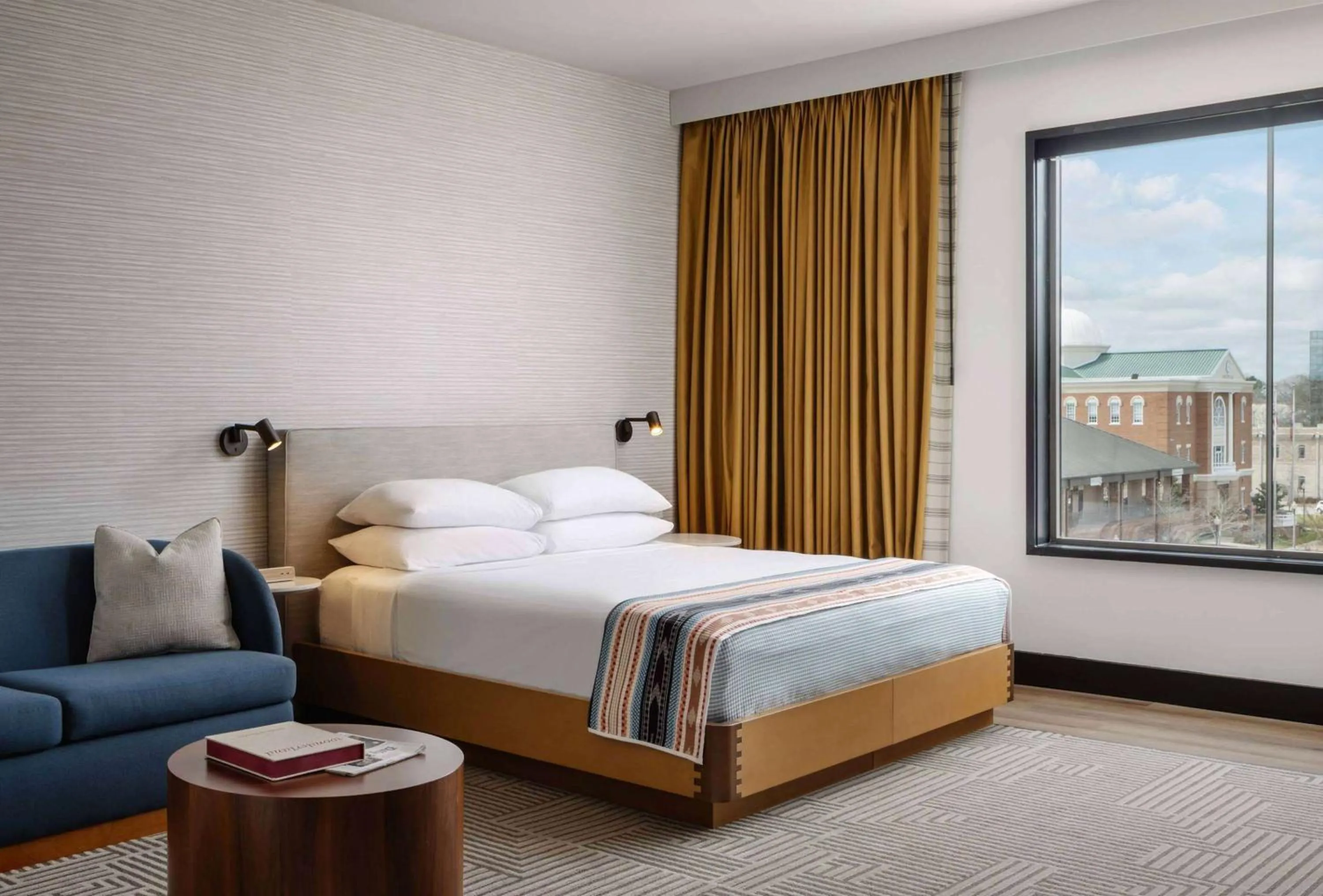 1 King Bed, Deluxe Mobility Accessible Room, Bathtub w/ Grab Bars, Non-Smoking in Hotel Tupelo, a Wyndham Hotel