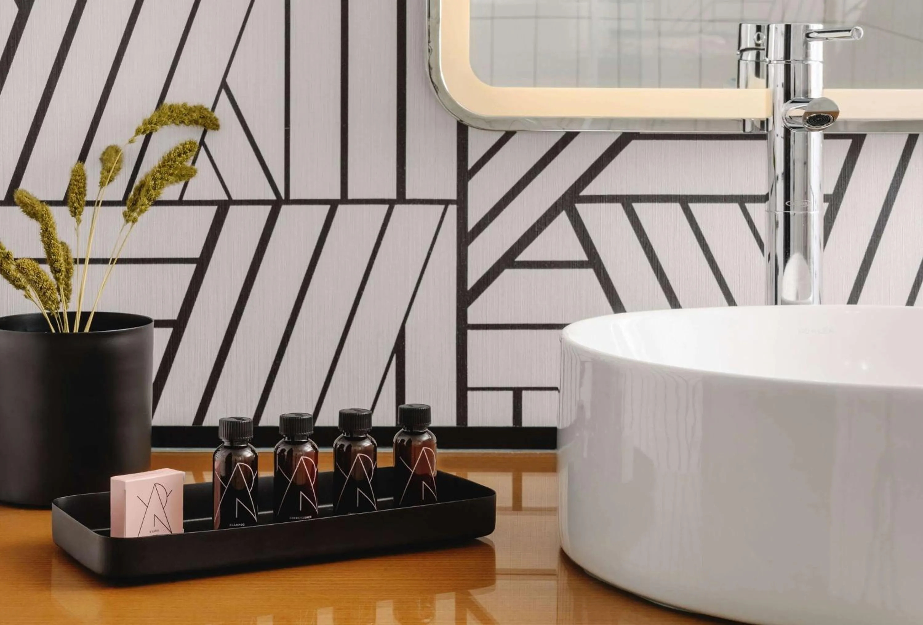 1 King Bed, Mobility Accessible Room, Bathtub w/ Grab Bars, Non-Smoking in Hotel Tupelo, a Wyndham Hotel