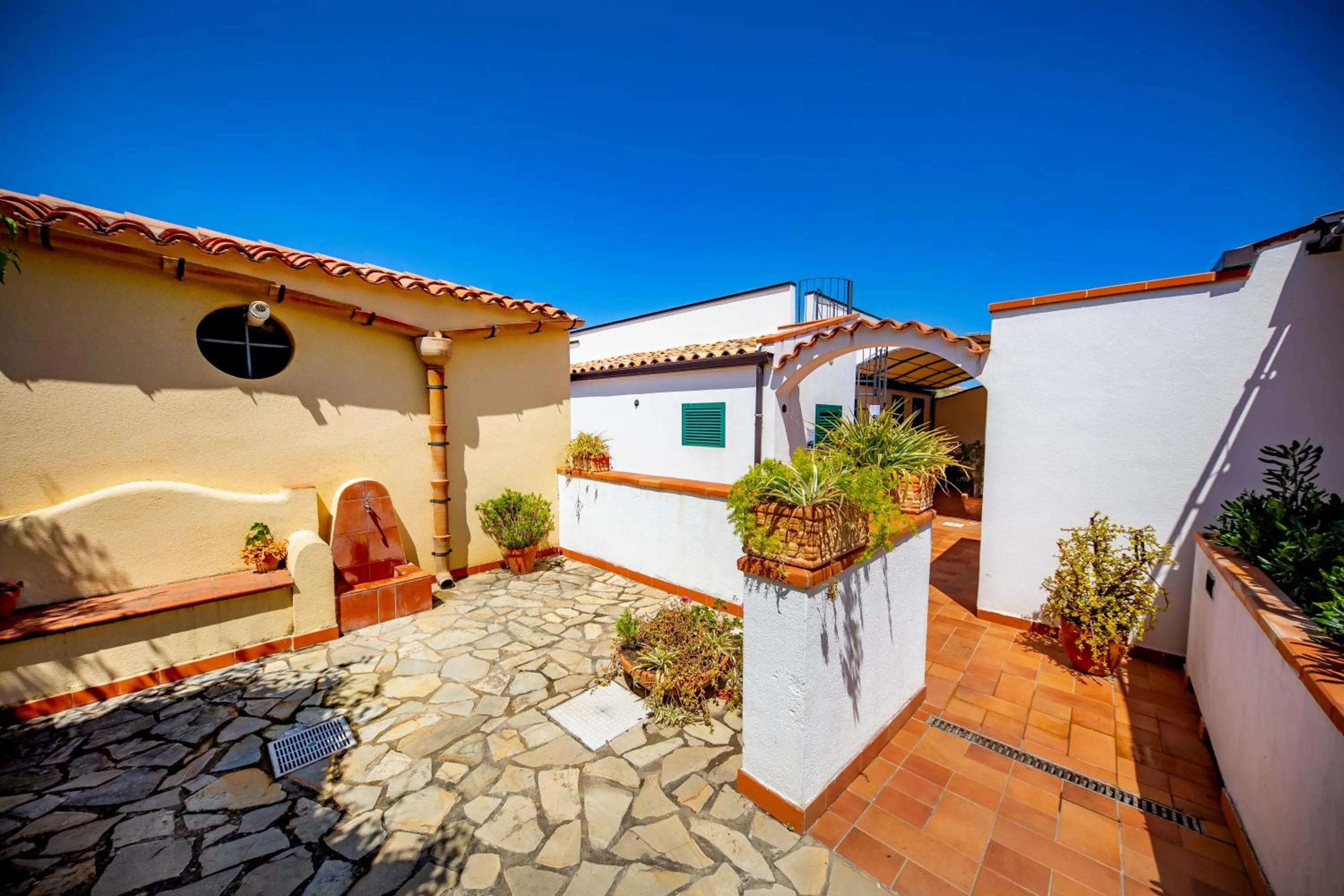 Comfort Triple Room in Hotel Baia Del Capitano