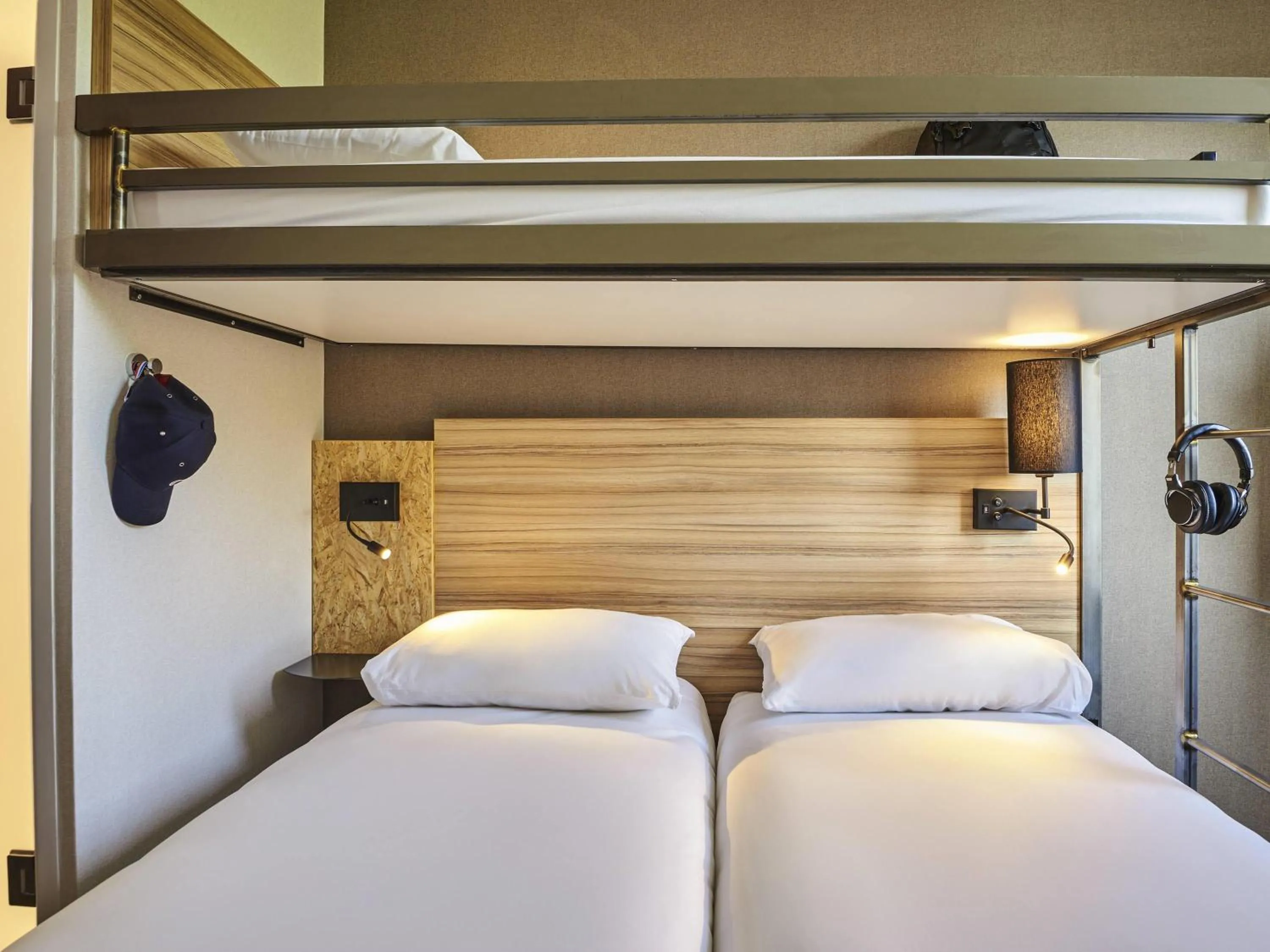 Standard Twin Room with One Bunk Bed in Ibis Budget Paris porte de la Chapelle - Aréna