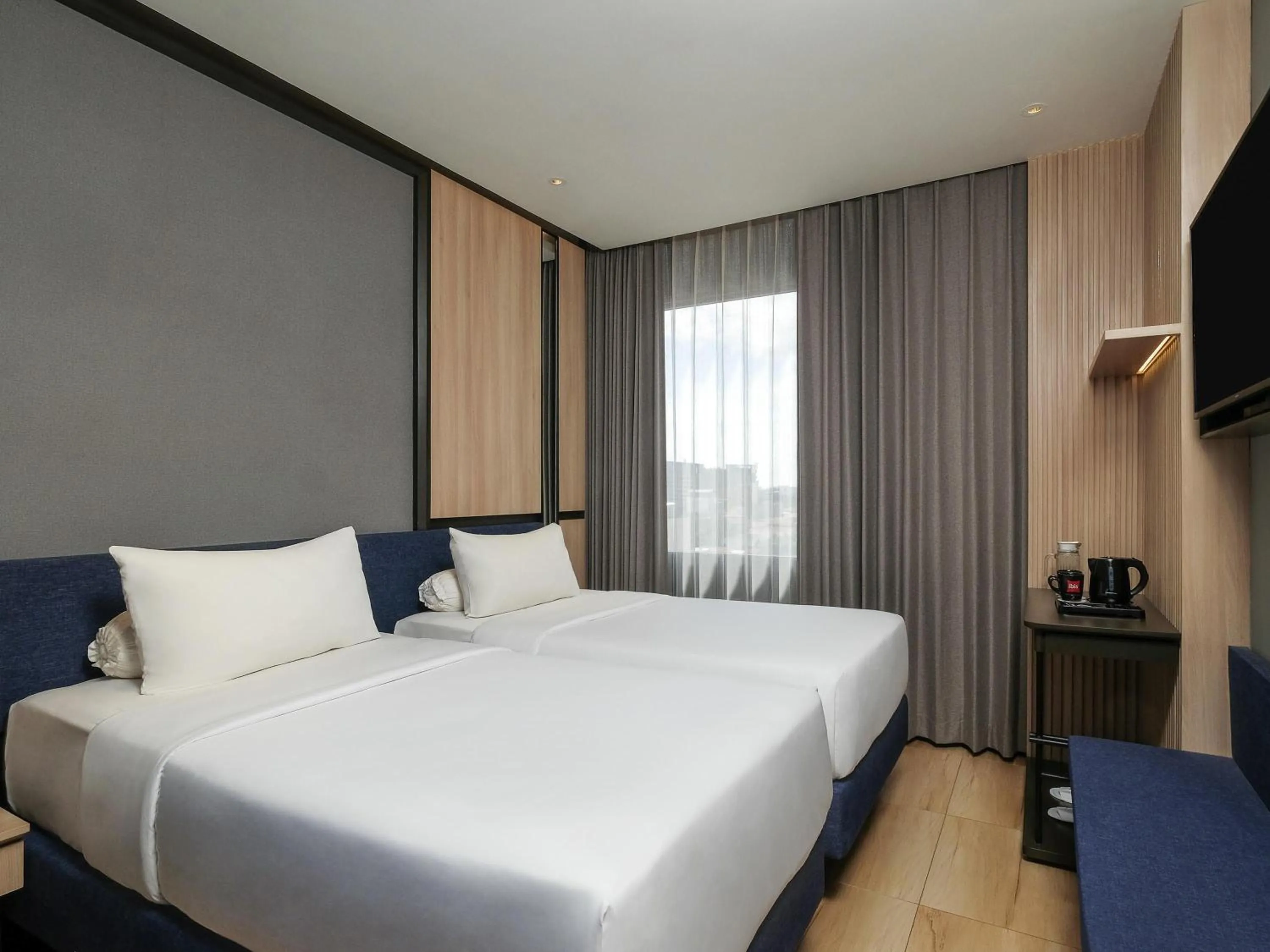Classic Twin Room - City Side in ibis Surabaya Tidar