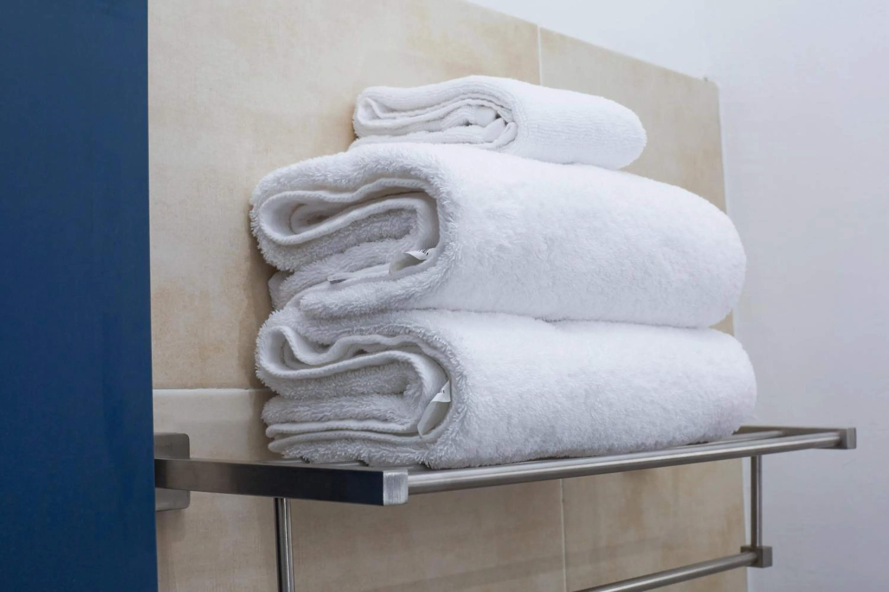 Queen Studio in Maple Homes