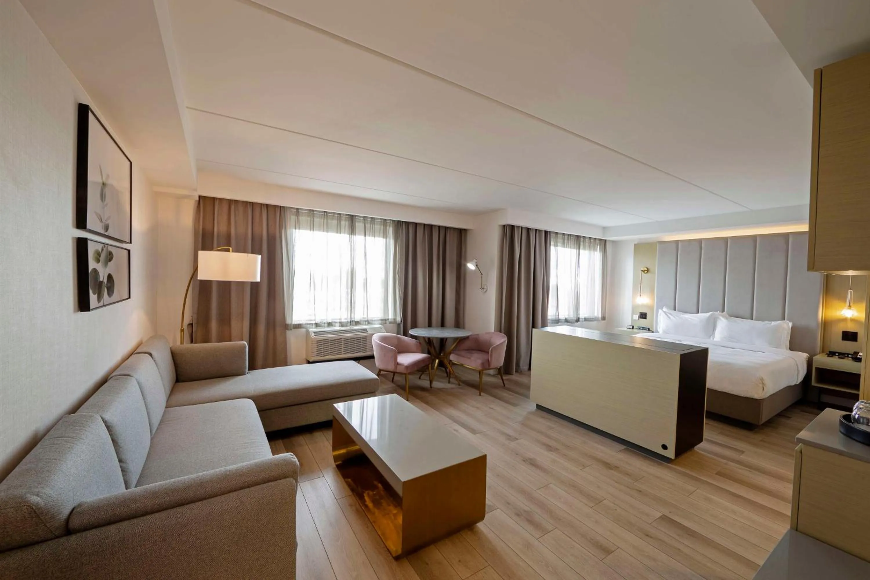 King Studio in Bloom Mississauga, Tapestry Collection By Hilton