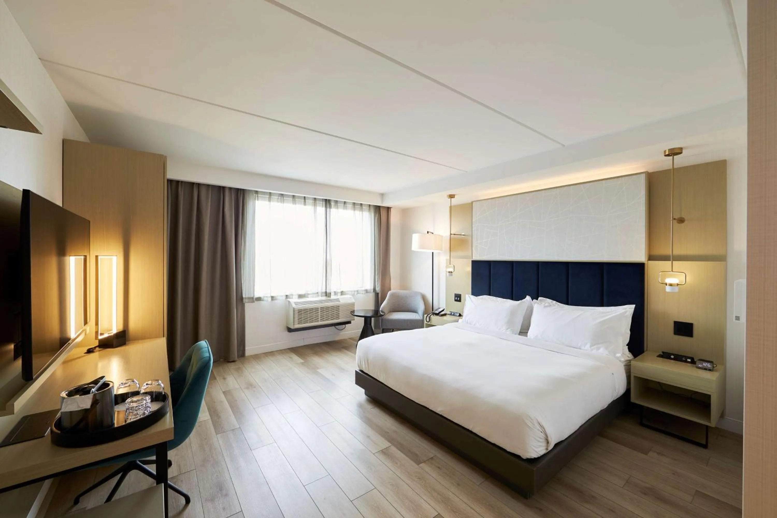 King Room with Mobility Accessible Tub in Bloom Mississauga, Tapestry Collection By Hilton