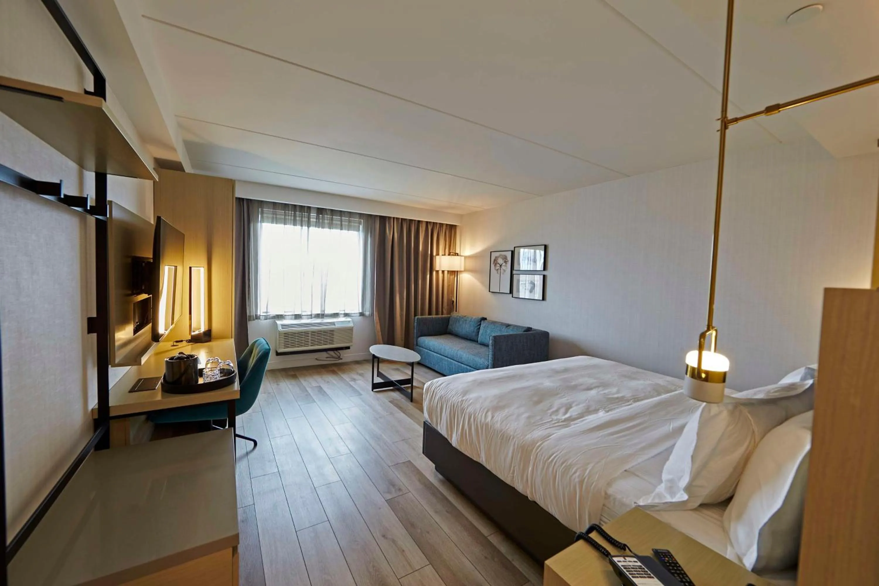 Deluxe King Room with Sofa Bed in Bloom Mississauga, Tapestry Collection By Hilton