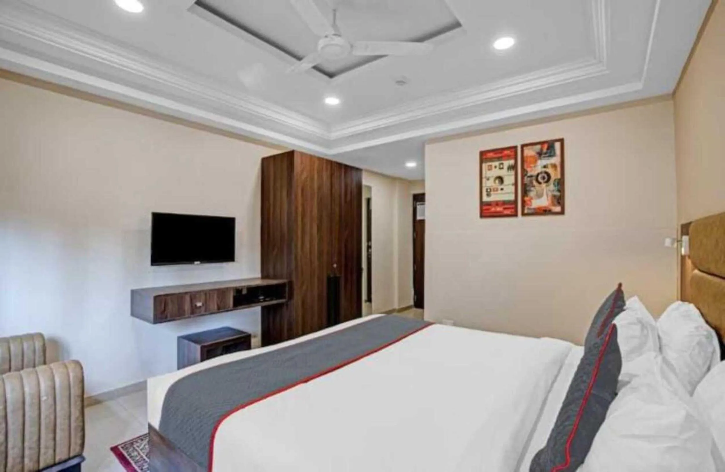 Deluxe Double Room - single occupancy in Alba Premier, Ahmedabad