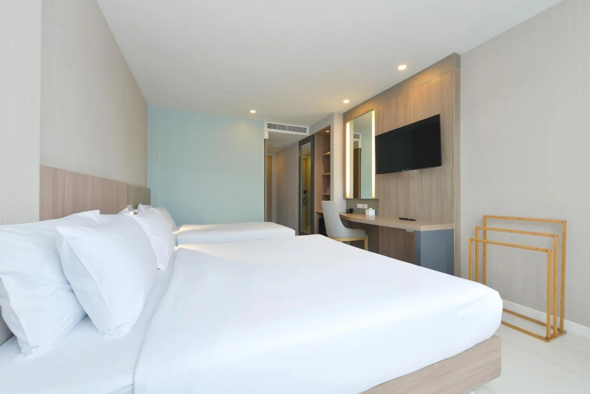 Superior Twin Room No Balcony in Grace Patong Hotel