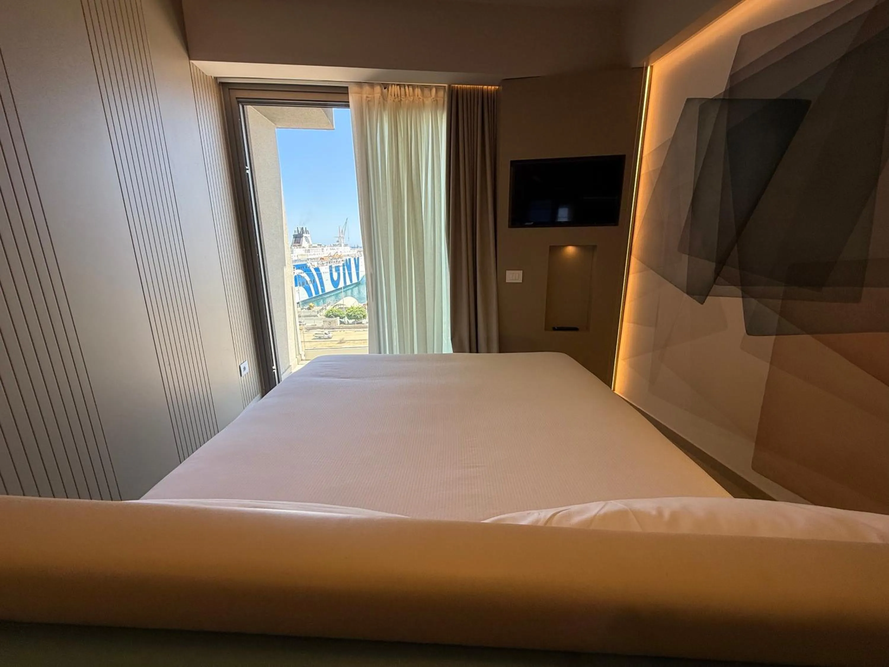 Panoramic Room with Harbor View and Balcony in President Hotel Palermo