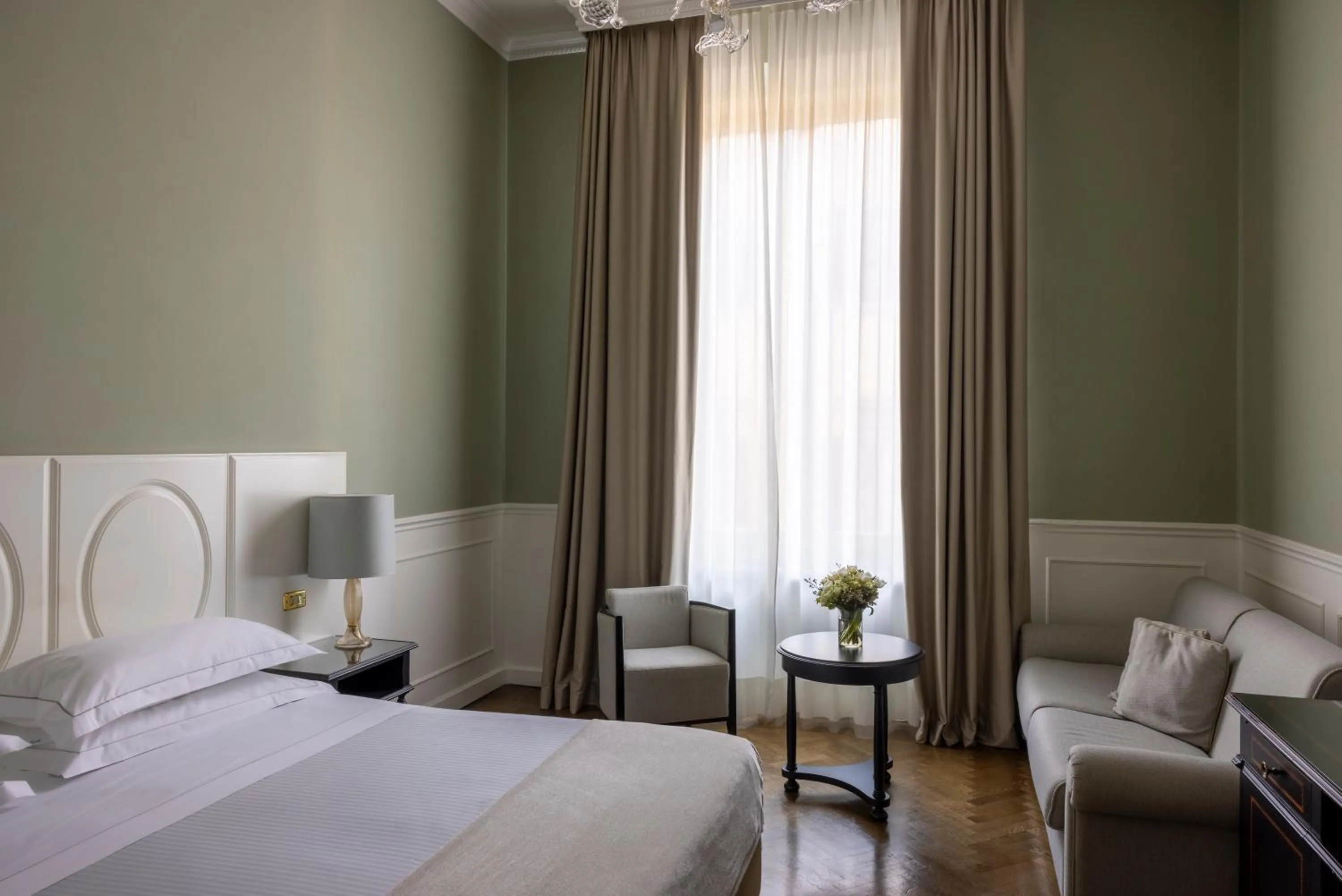 Premium Triple Room in Plaza Hotel Lucchesi