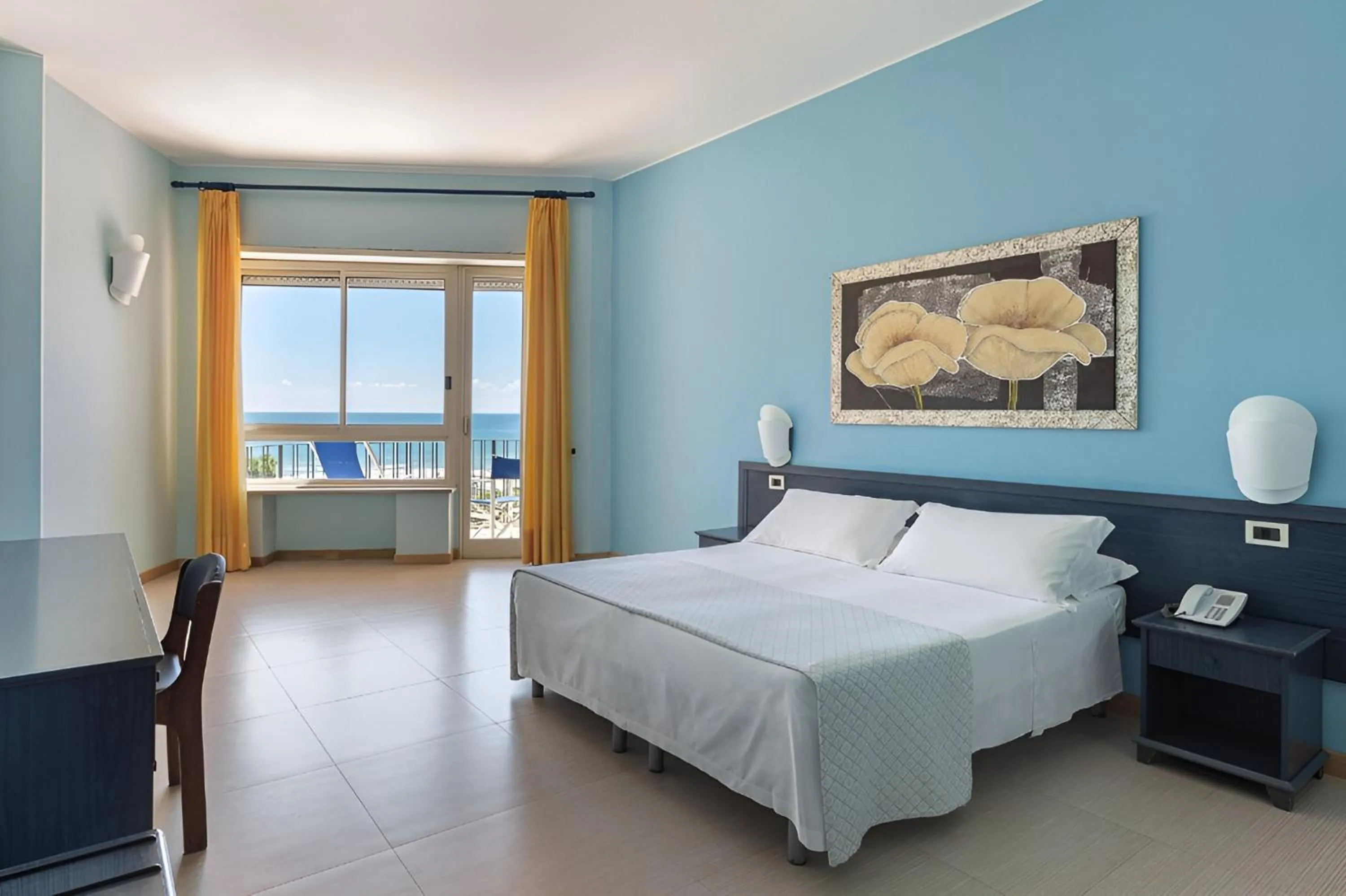 Junior Suite with Sea View in Hotel Serapo
