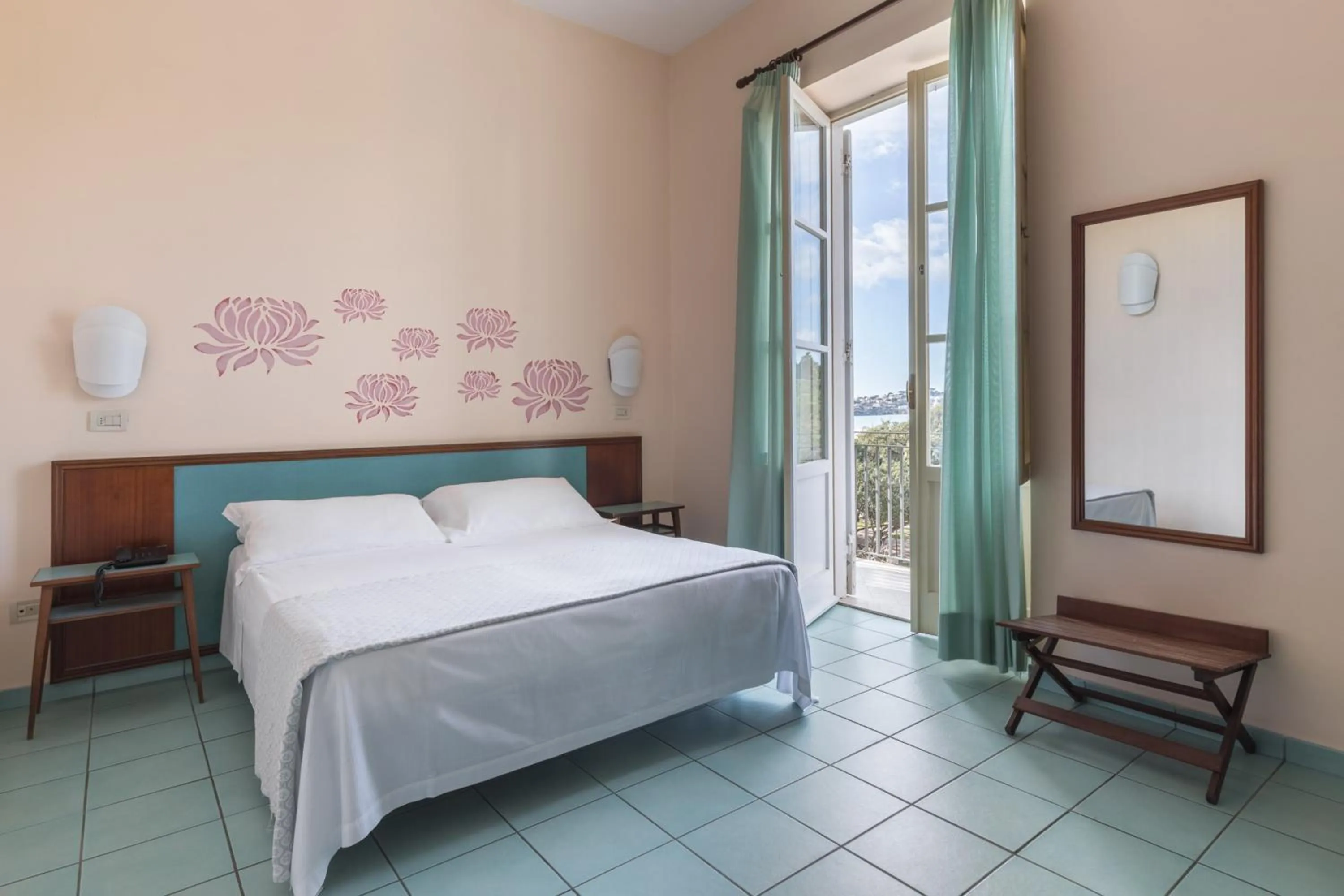 Double Room with Balcony and Sea View in Hotel Serapo