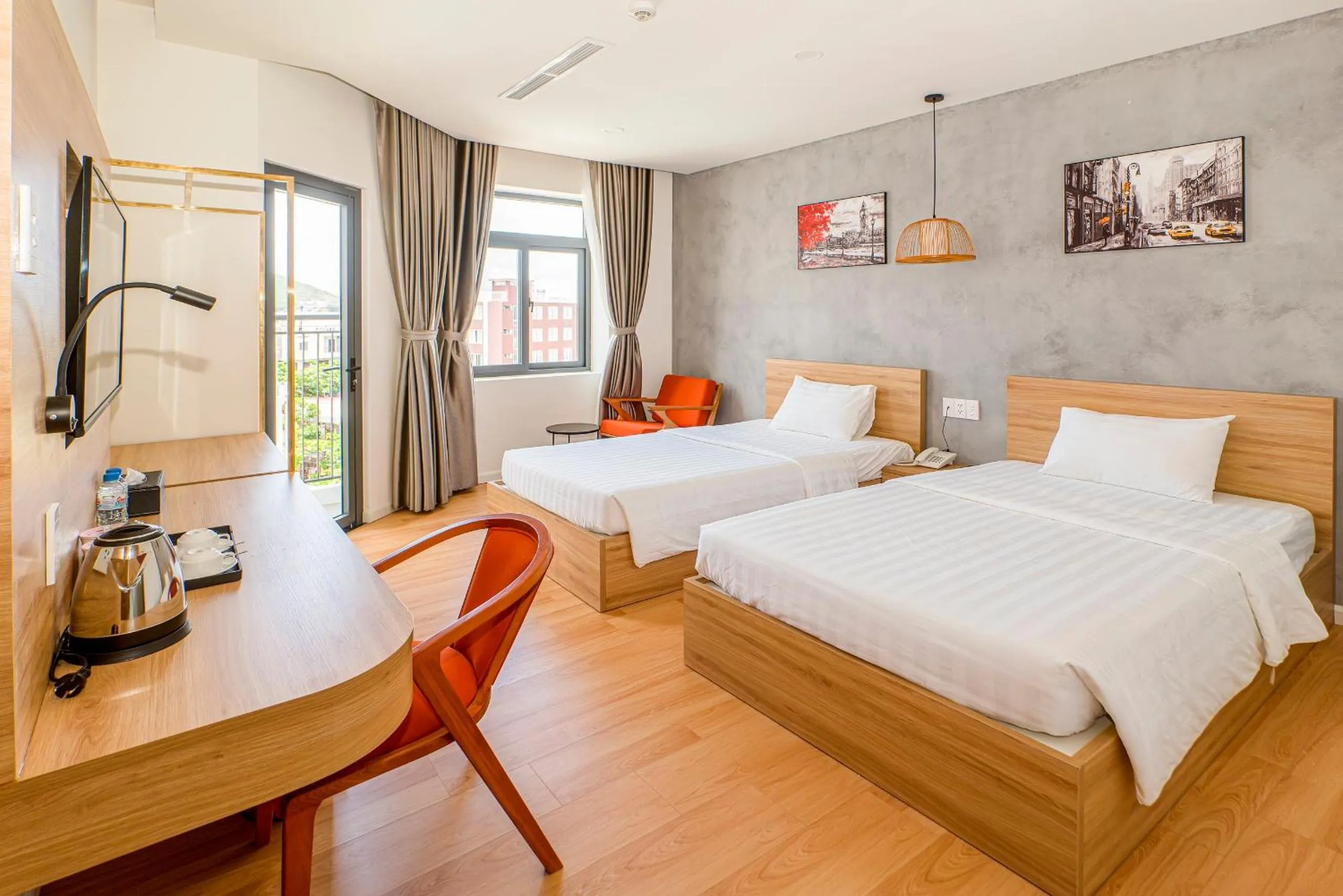 Deluxe Twin Room in Maya Hotel 3