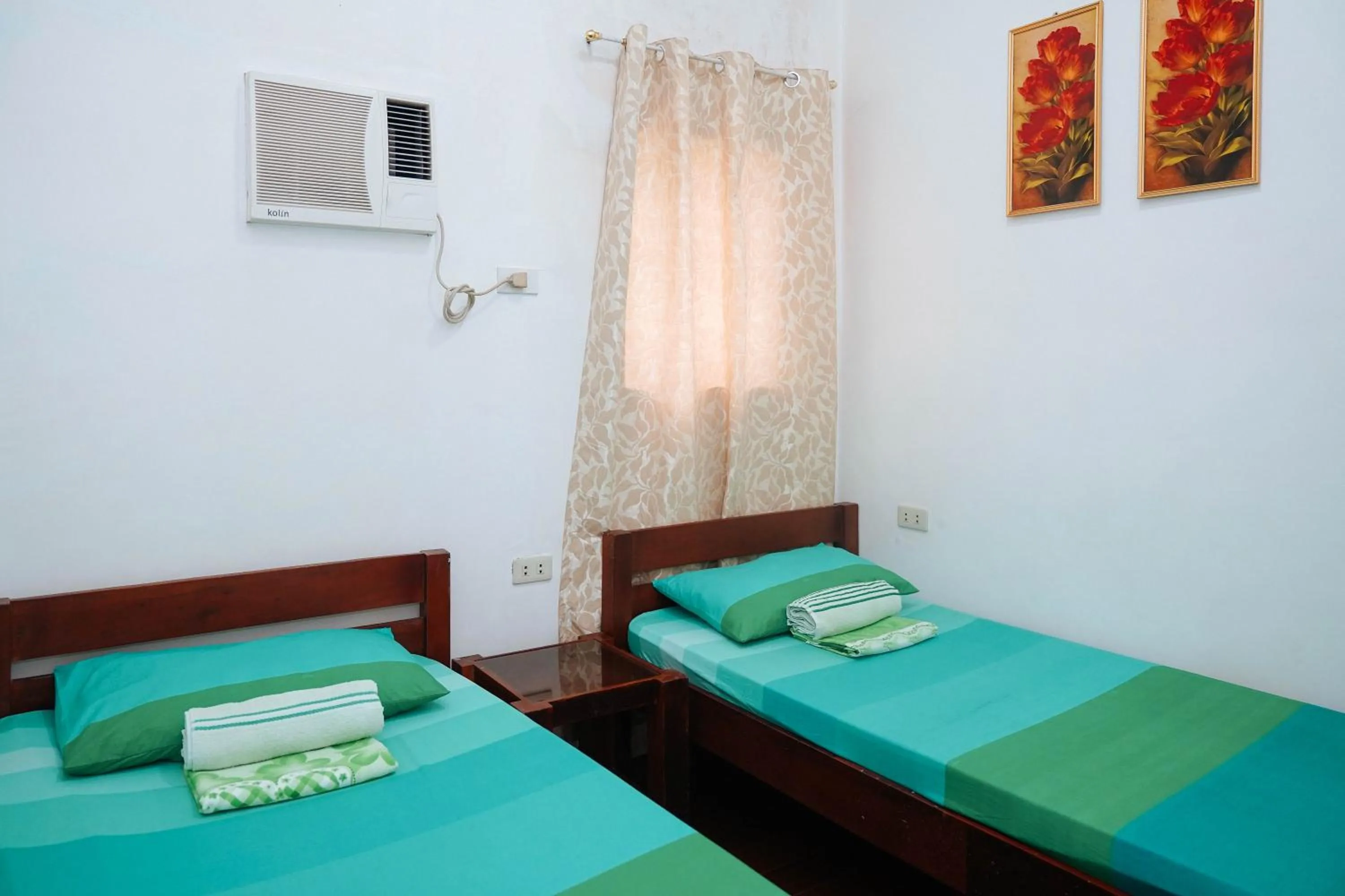 Twin Room in C Star Travellers Inn