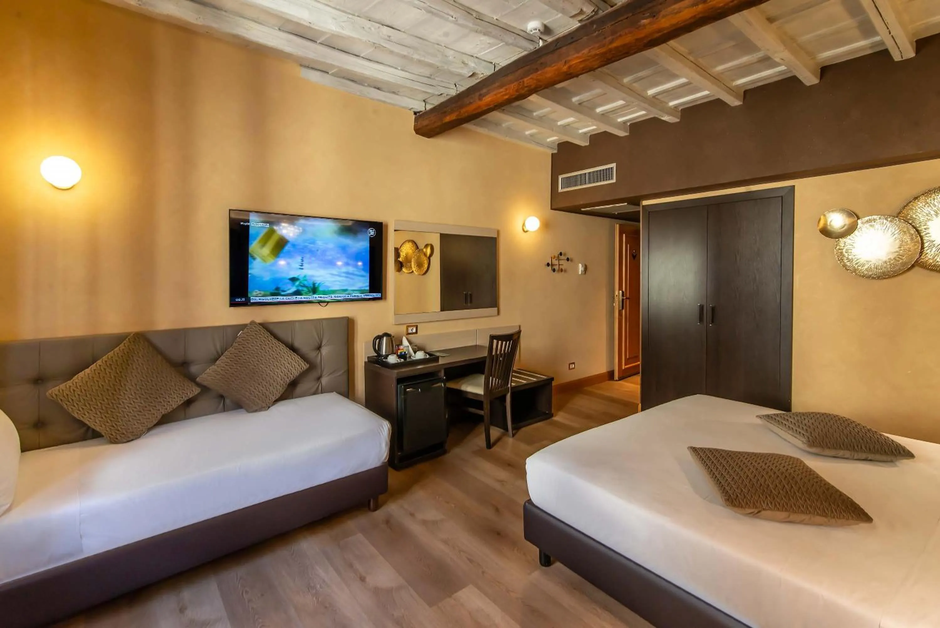 Triple Room in Hotel Tritone