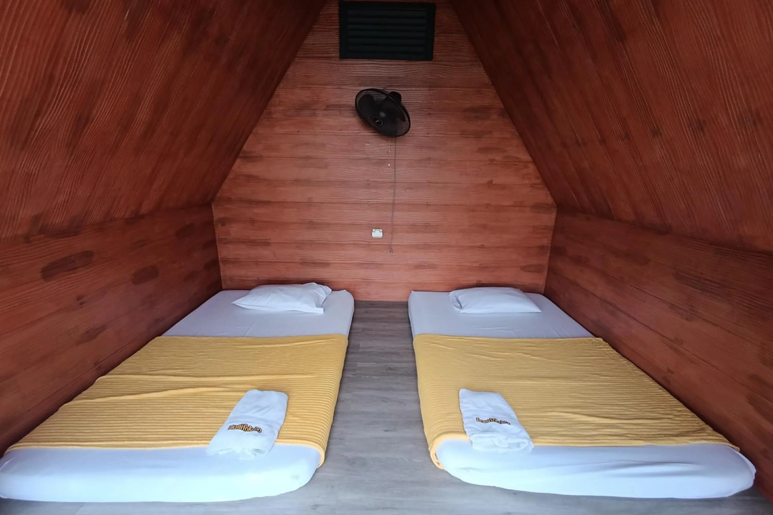 Twin Room in Urbanview Hotel Mamifokobo Puncak by RedDoorz