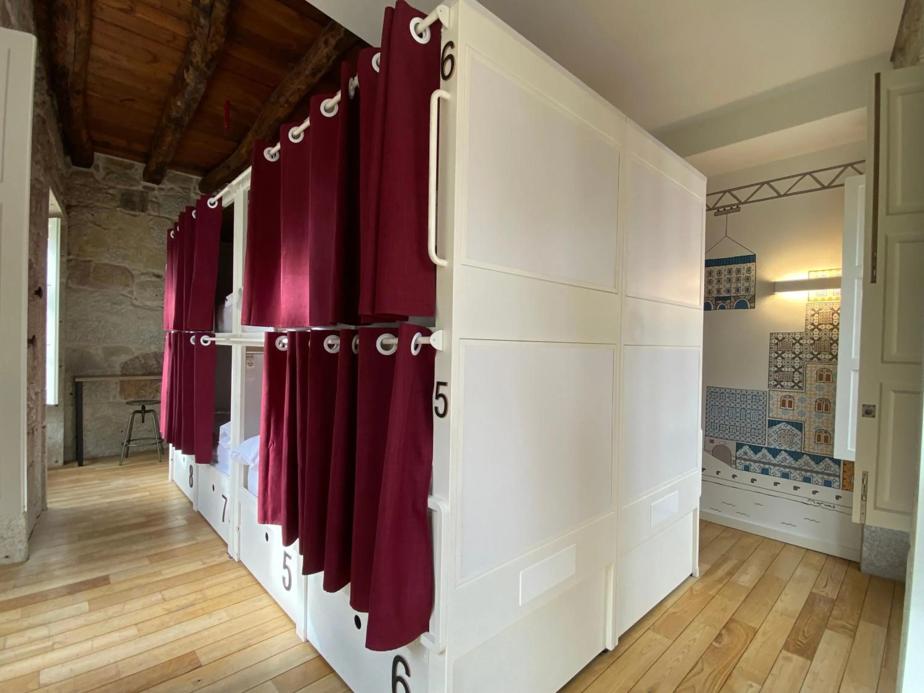 Private Room (8 Adults) in The Central House Porto Ribeira