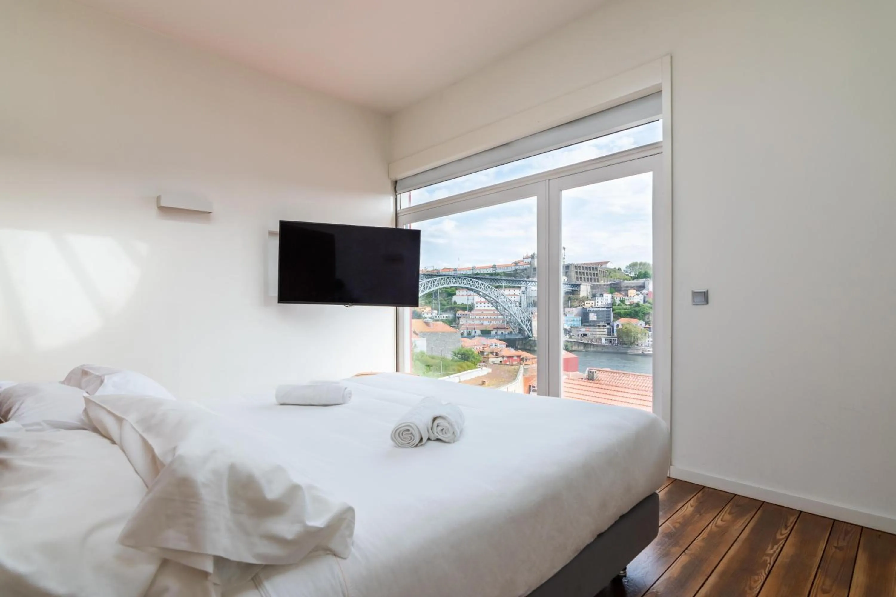 Suite with River View in The Central House Porto Ribeira