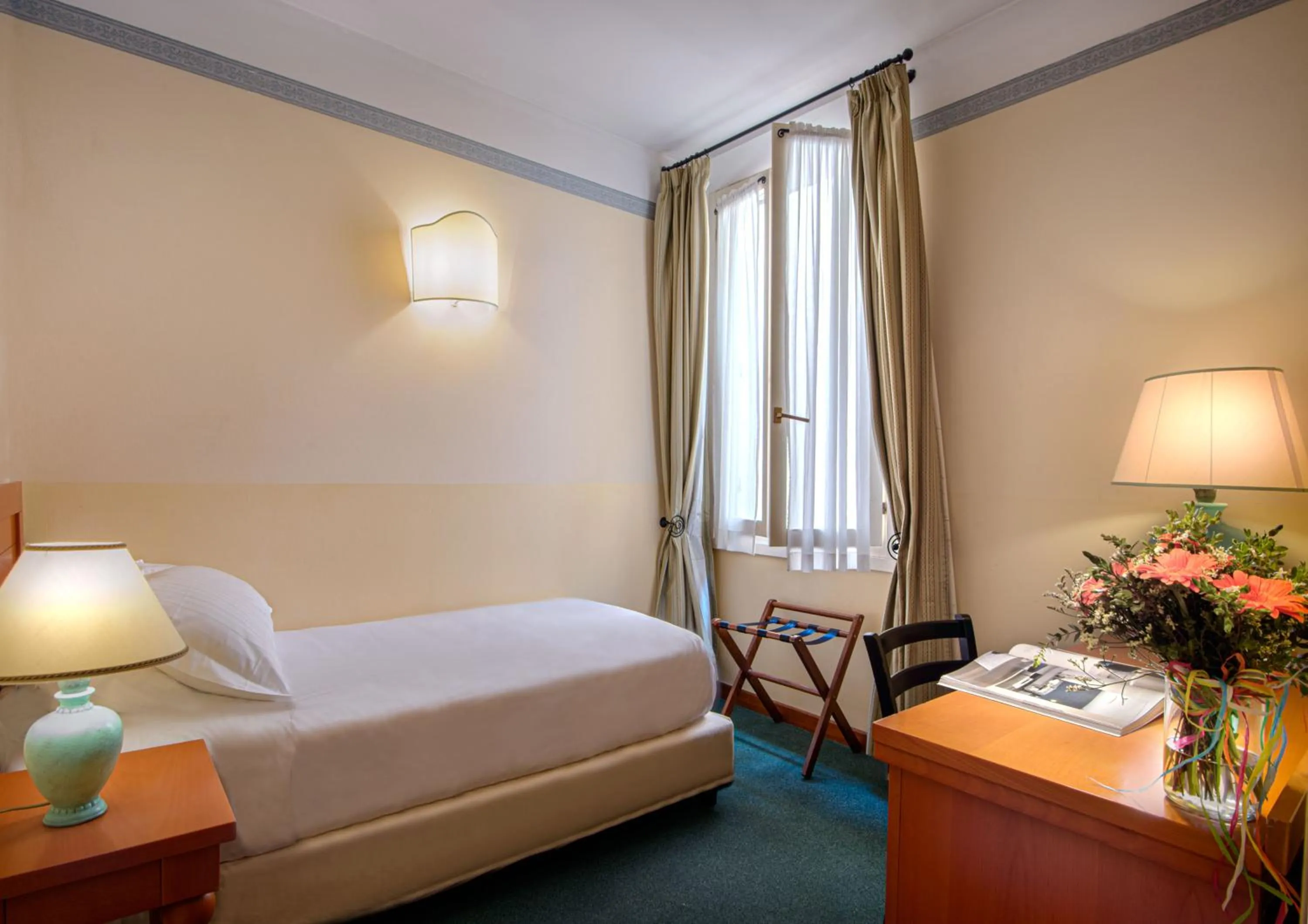 Single Room in Hotel Botticelli