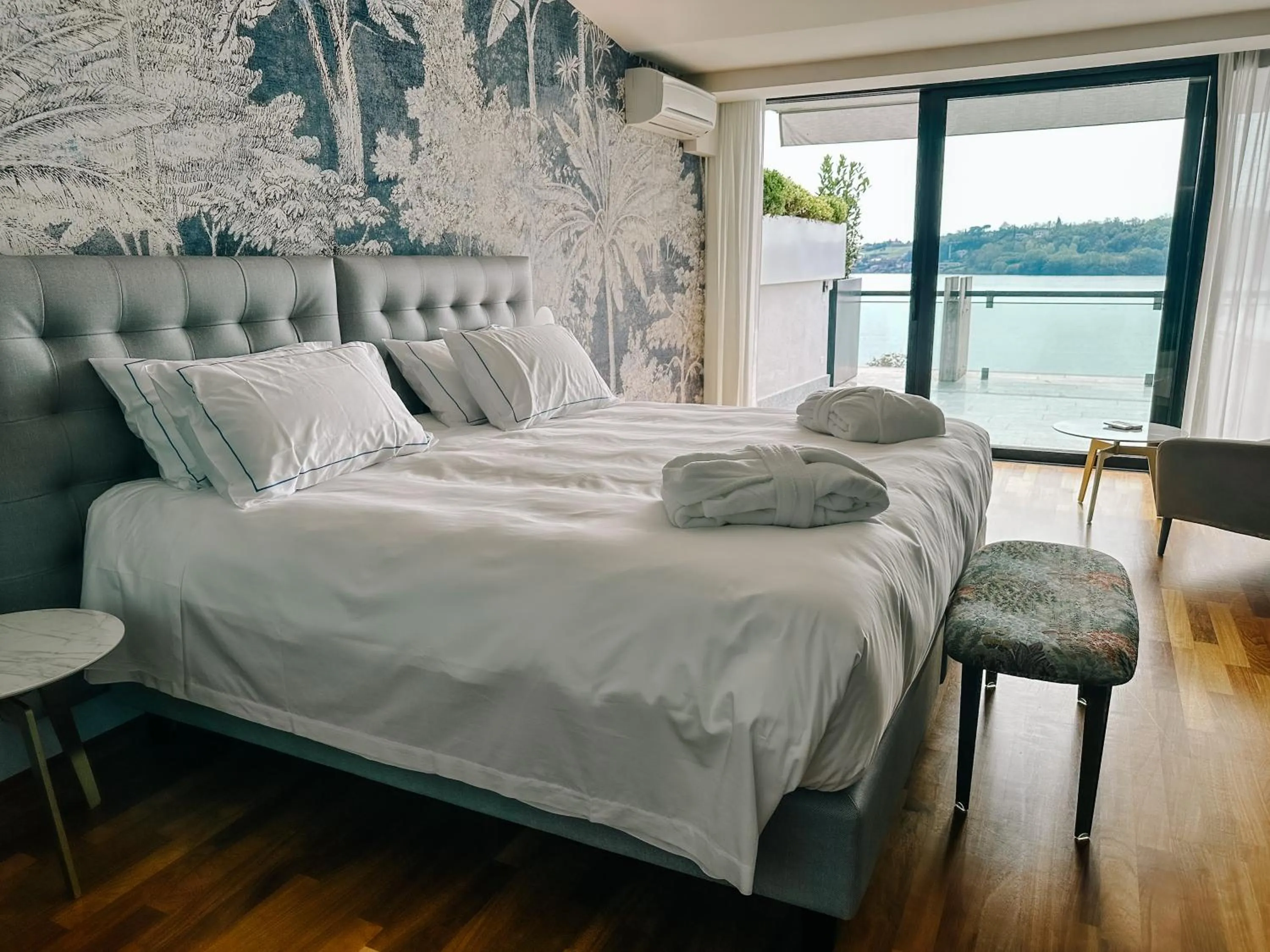 Panoramic Suite with Terrace and Lake View in Hotel Salò du Parc