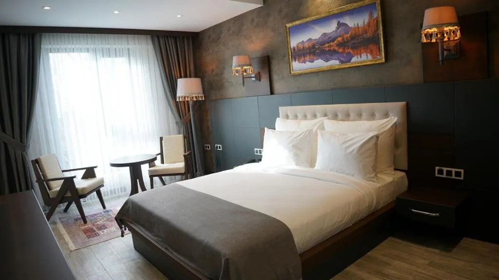 Large Double Room in Kahra Otel