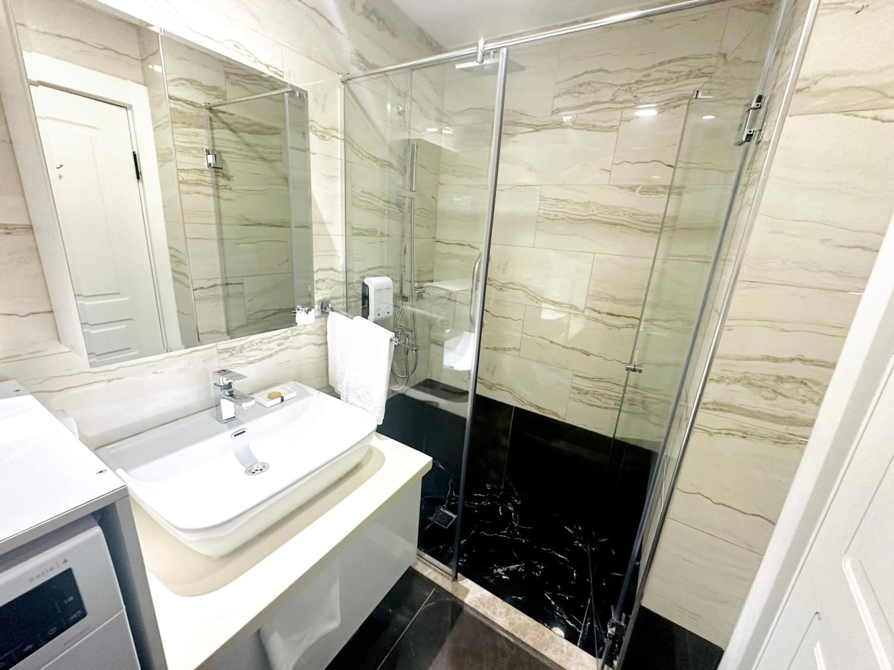 Four Bedroom Premier in Somerset City Centre Atyrau