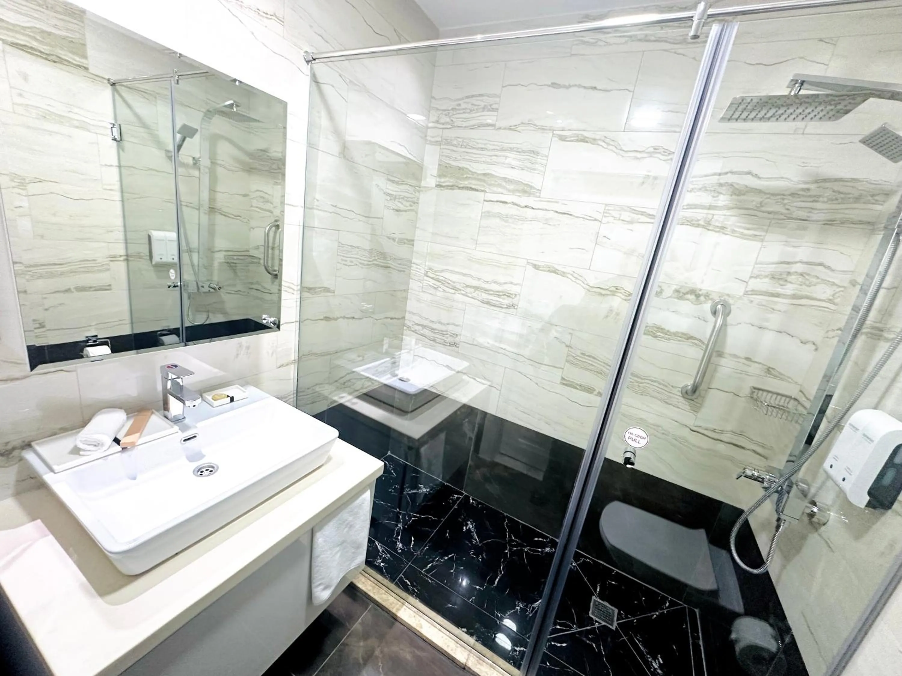 One Bedroom Penthouse in Somerset City Centre Atyrau