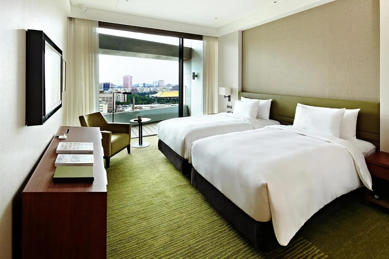 Deluxe Twin Room with Mountain Side View in Eslite Hotel