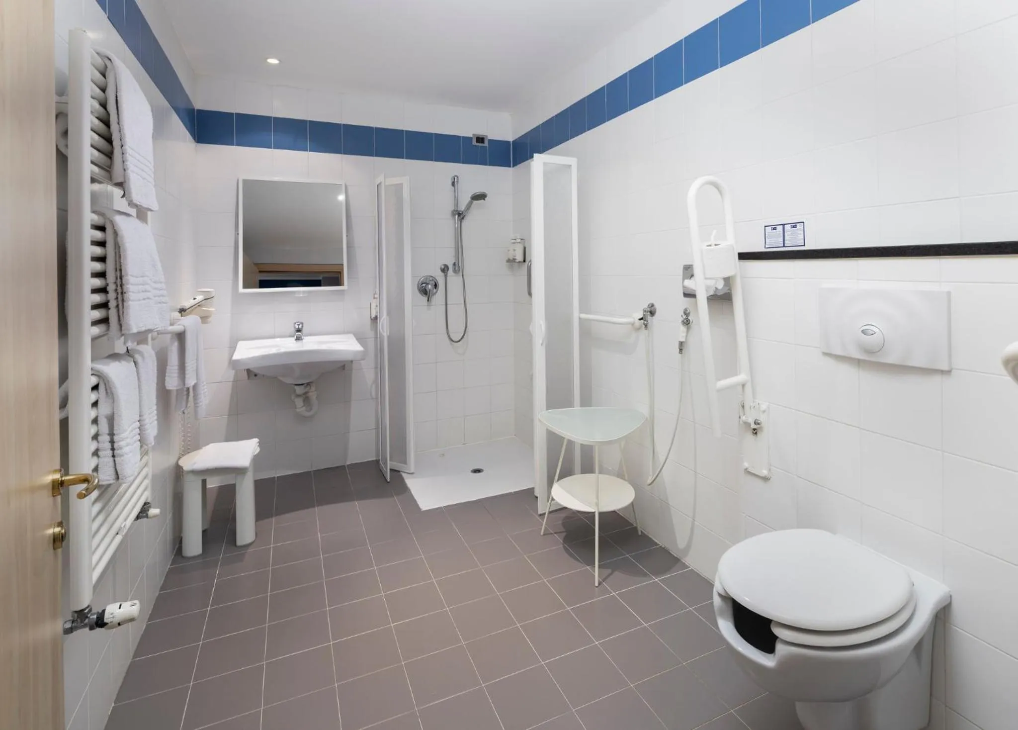 Standard Double Room - Mobility Access in Holiday Inn Express Parma by IHG