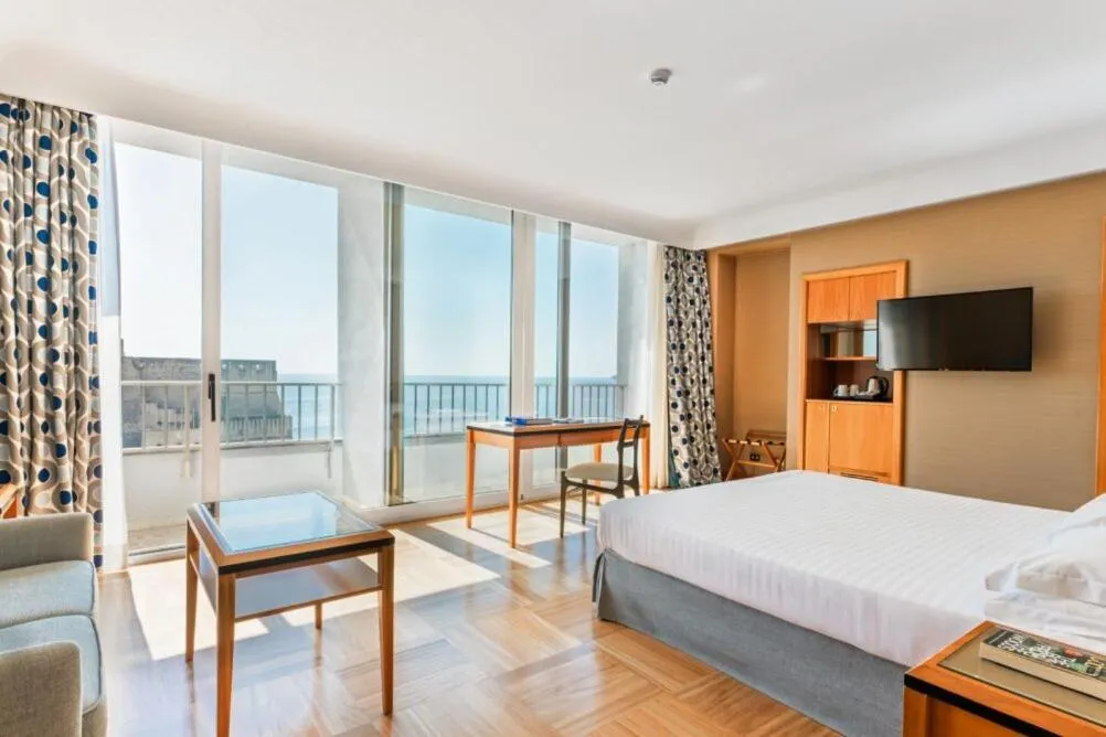 Deluxe Double Room with Sea View in Hotel Royal Continental