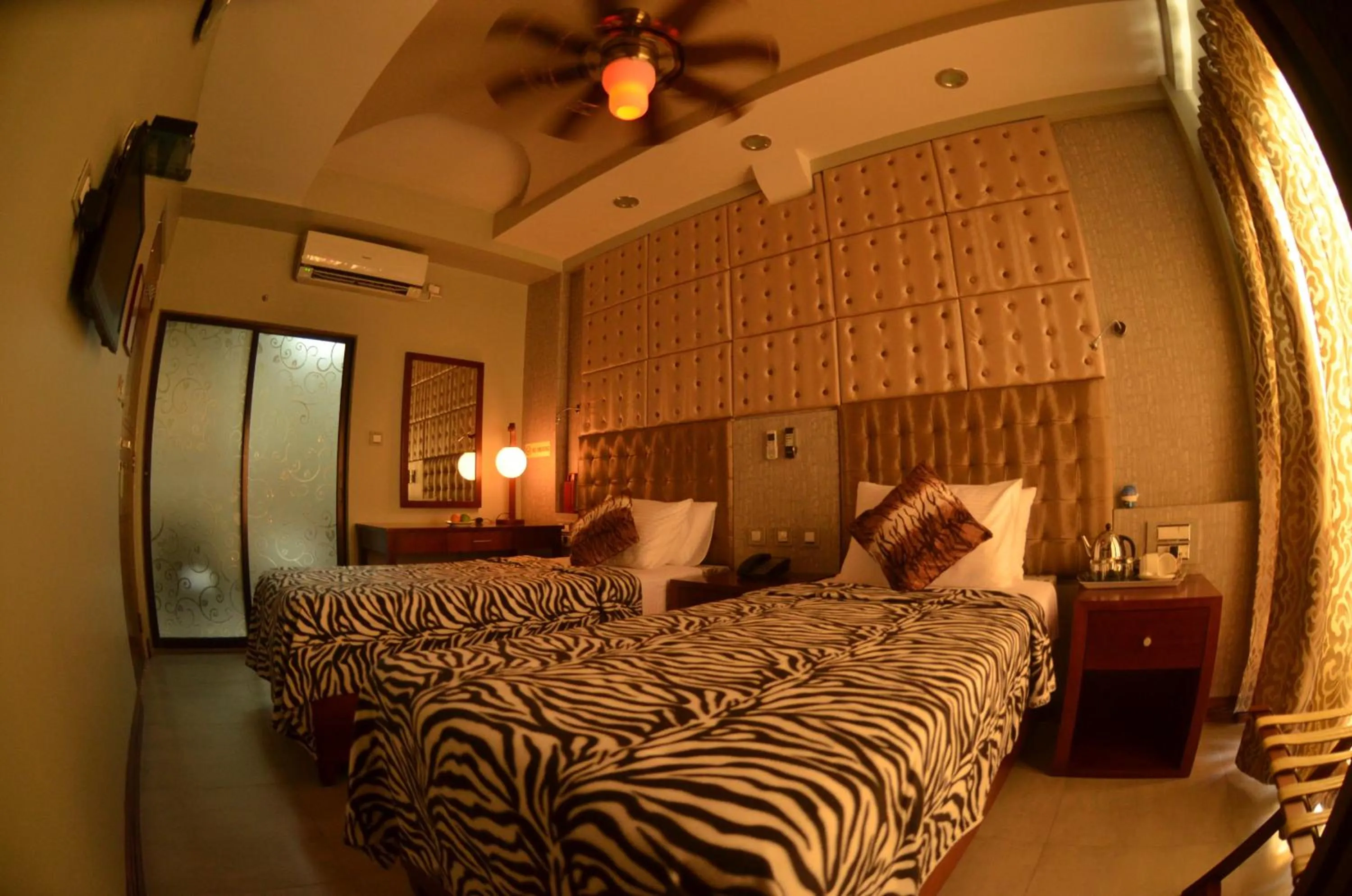 Deluxe Double or Twin Room in Newtown Inn