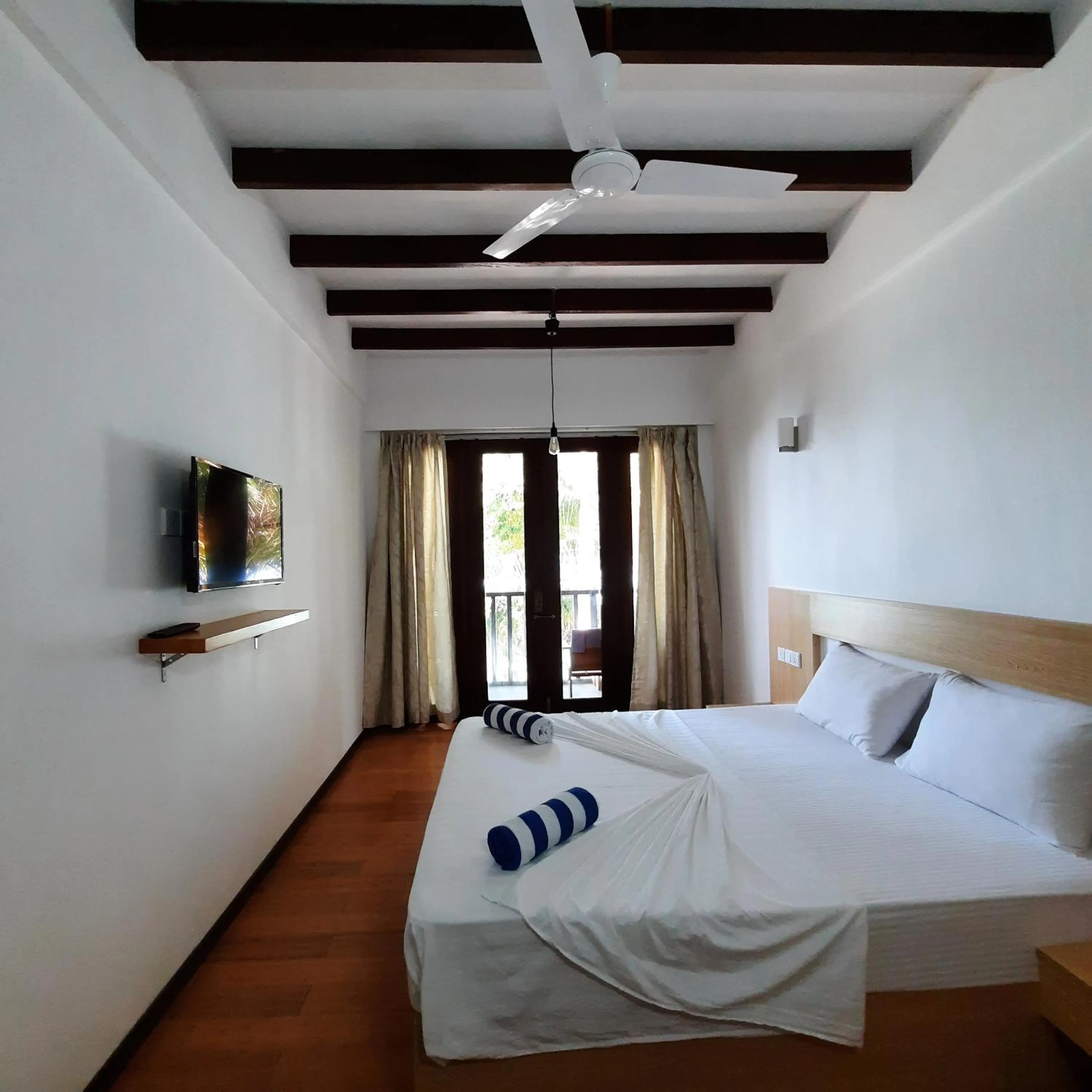 Deluxe Double Room with Balcony and Sea View in Thundi Sea View