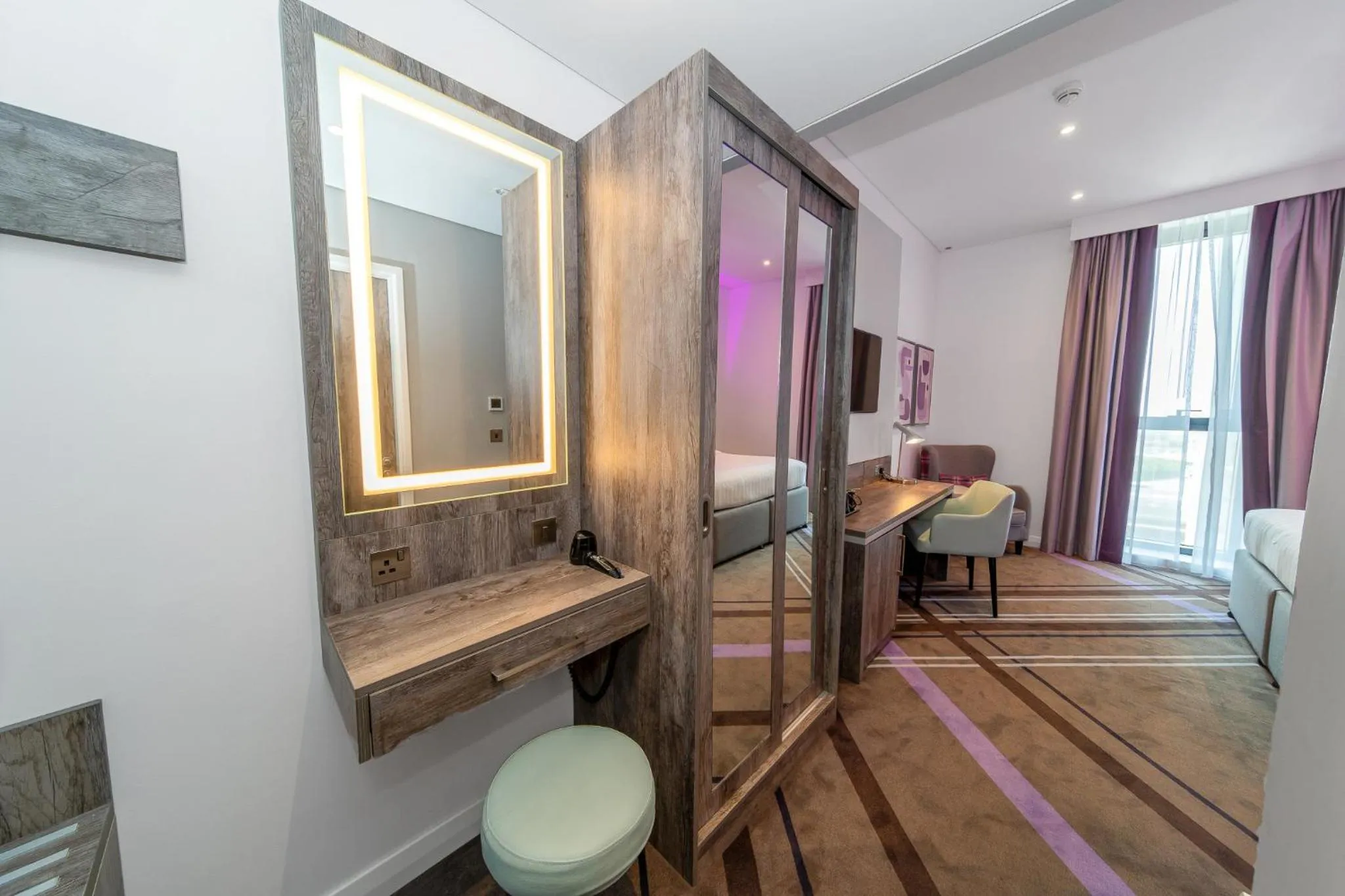 Twin Room - Smoking - Drop off to Public Beach and Metro in Premier Inn Dubai Barsha Heights