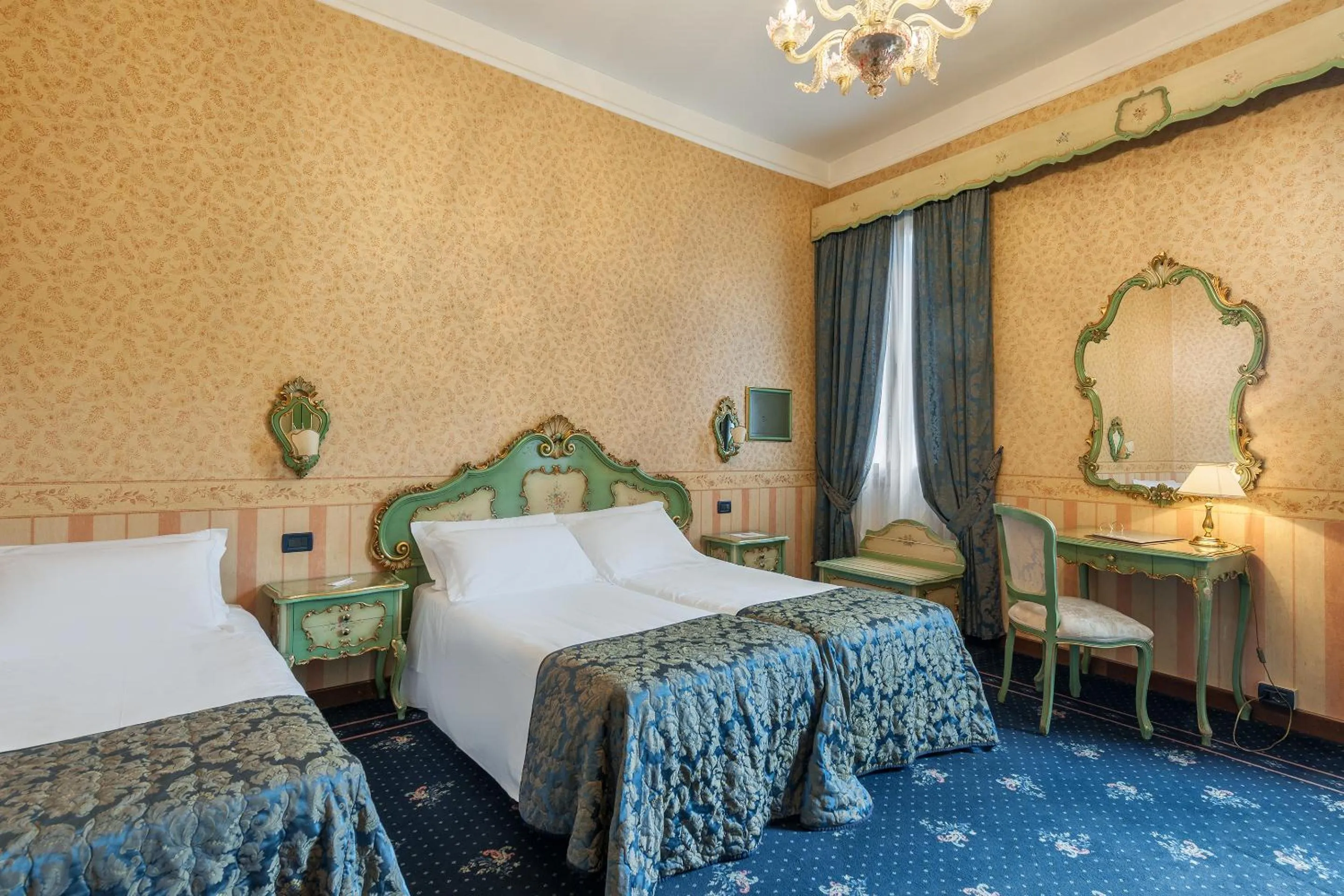 Classic Triple Room in Hotel Montecarlo