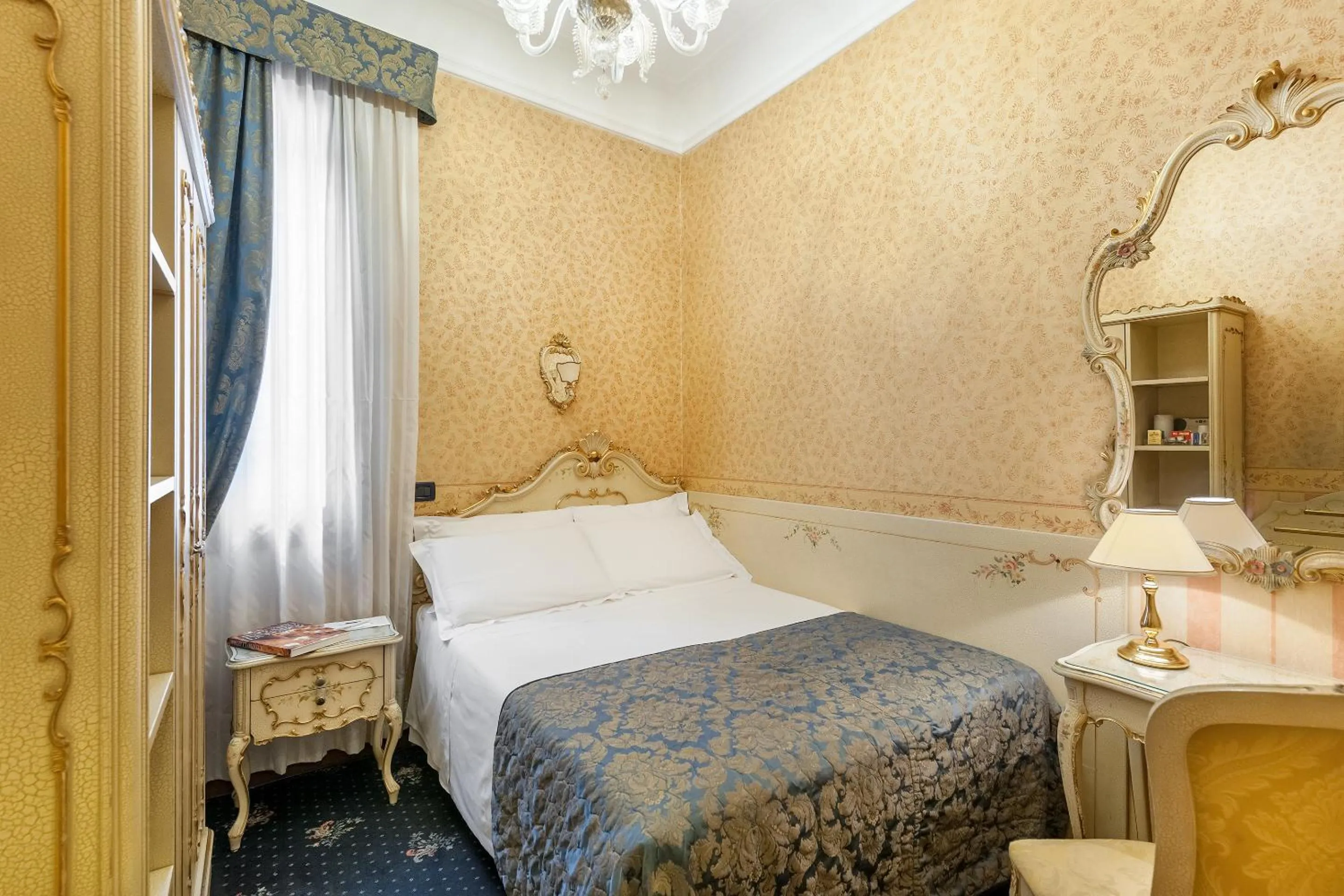 Classic Single Room in Hotel Montecarlo