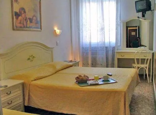 Double or Twin Room in Hotel Airone