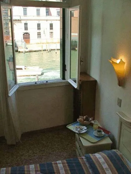 Single Room in Hotel Airone