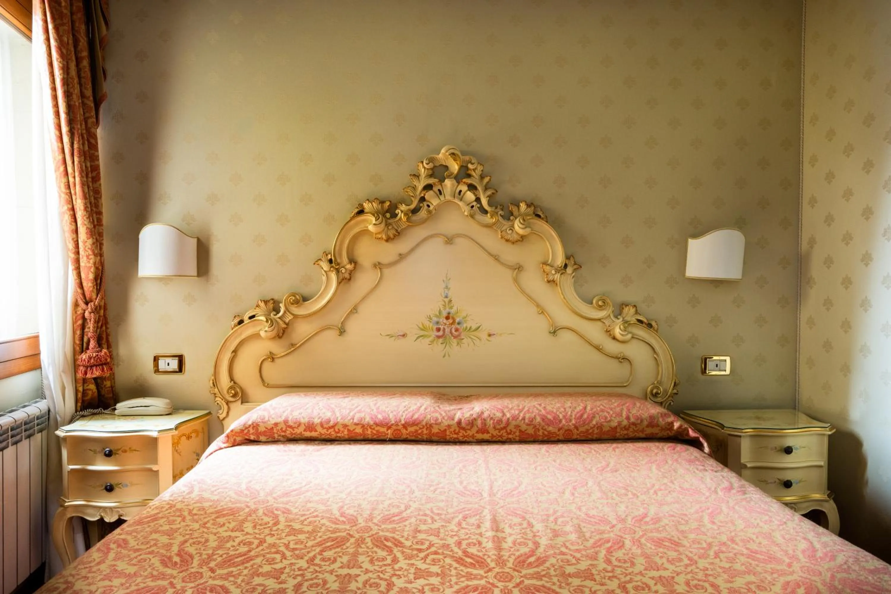 Classic Double Room with Square View in Locanda Al Leon
