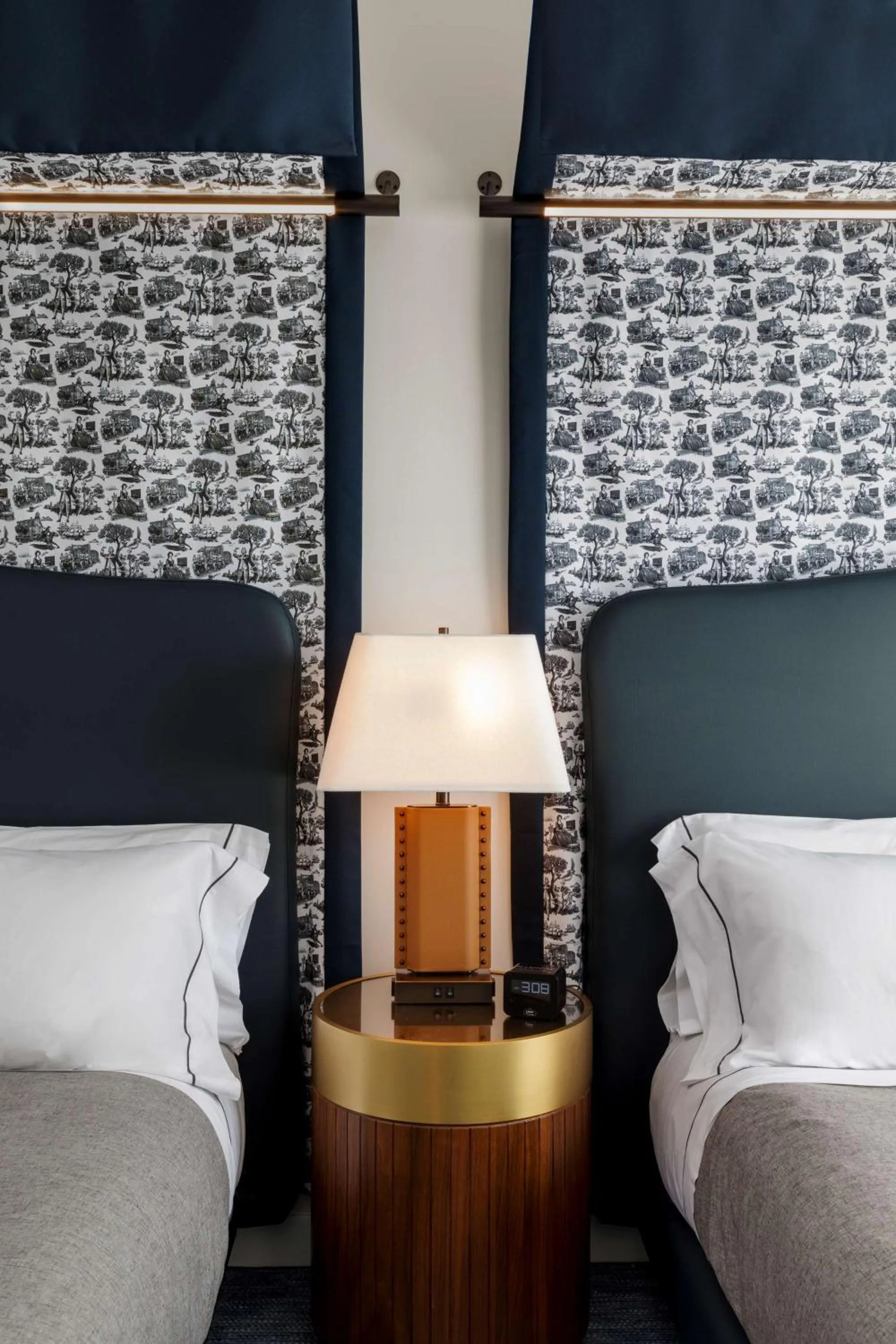 Queen Room with Two Queen Beds - Disability Access in Canopy By Hilton Boston Downtown