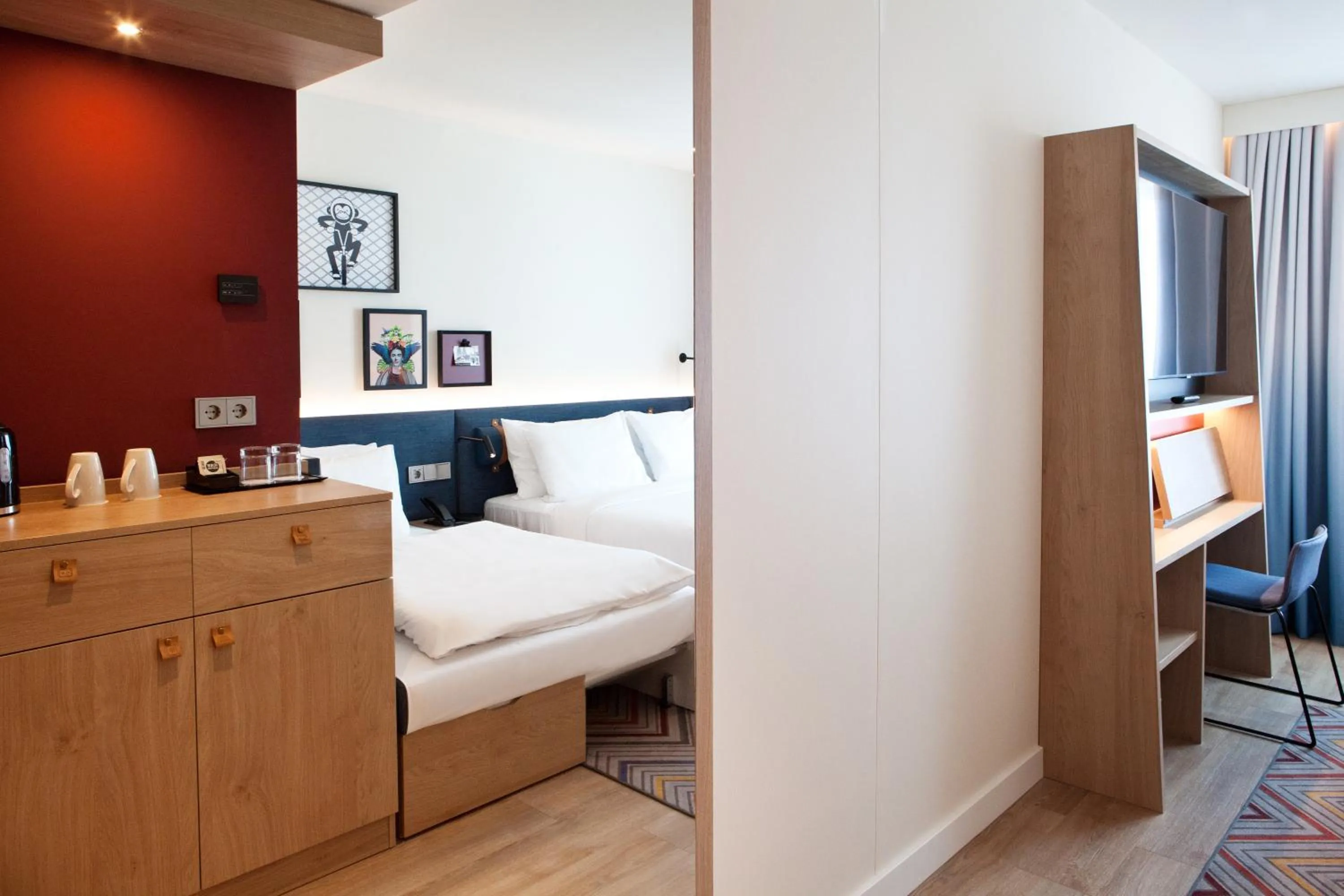 Accessible King Room with Sofa Bed in Hampton By Hilton Regensburg